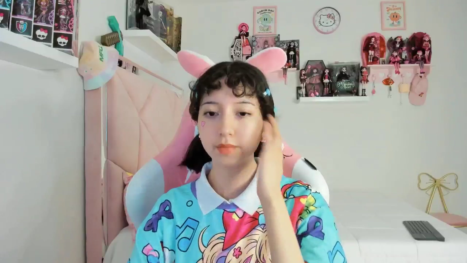 Gallery image thumbnail from Cherrycute666's myfreecams stream on, 12/05/2024, 06:57 image 2 of 20