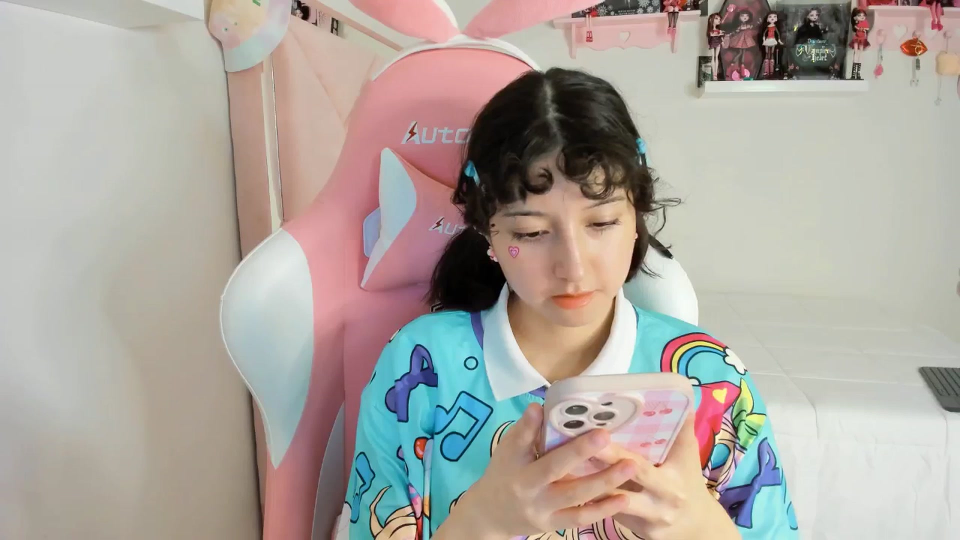 Gallery image thumbnail from Cherrycute666's myfreecams stream on, 12/05/2024, 06:57 image 9 of 20