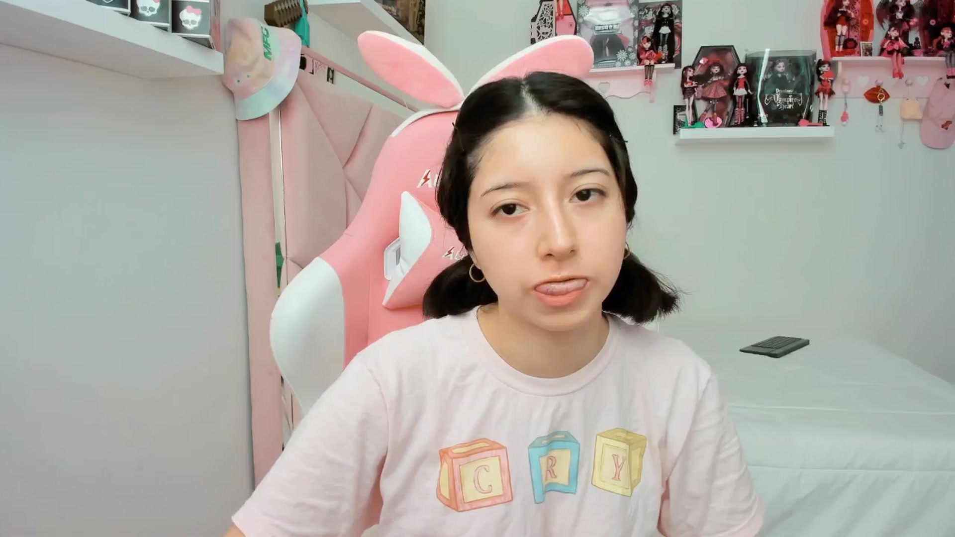 Gallery image thumbnail from Cherrycute666's myfreecams stream on, 12/05/2024, 20:15 image 18 of 20