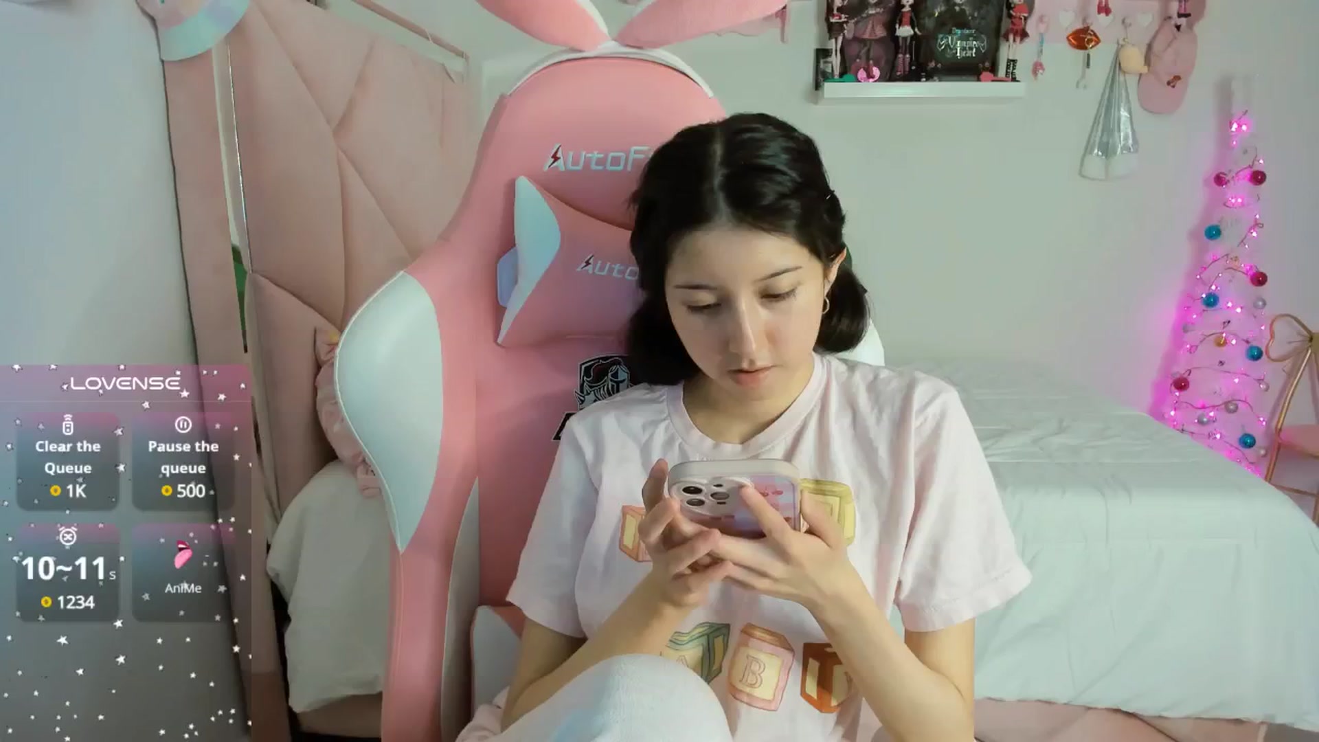 Gallery image thumbnail from Cherrycute666's myfreecams stream on, 12/06/2024, 08:07 image 15 of 20