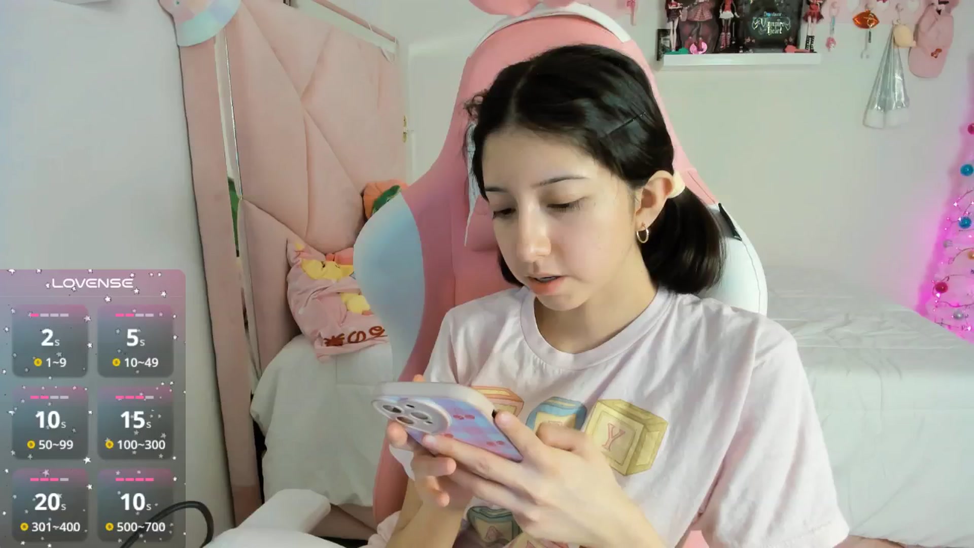 Gallery image thumbnail from Cherrycute666's myfreecams stream on, 12/06/2024, 08:07 image 6 of 20