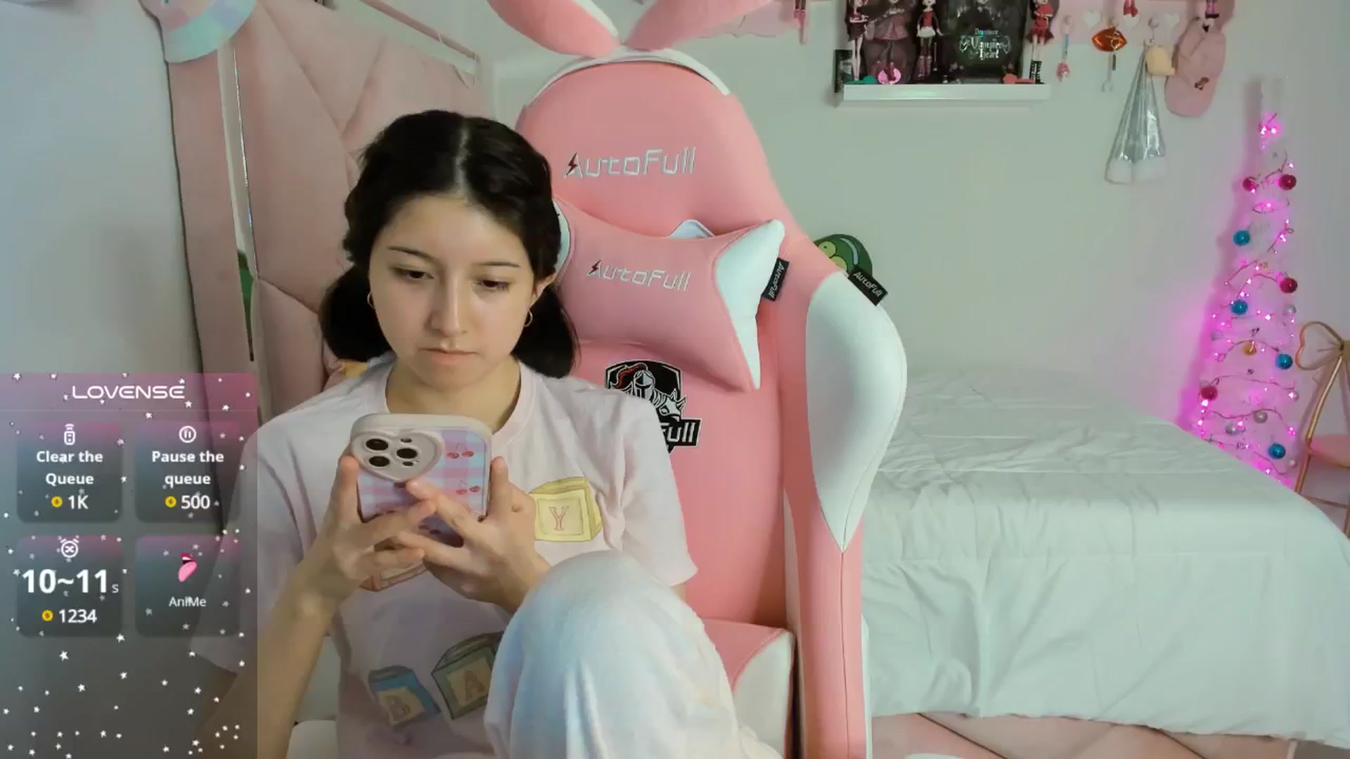 Gallery image thumbnail from Cherrycute666's myfreecams stream on, 12/06/2024, 08:07 image 17 of 20
