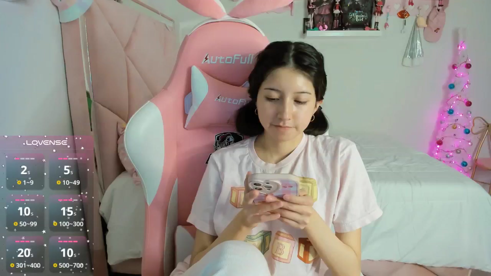 Gallery image thumbnail from Cherrycute666's myfreecams stream on, 12/06/2024, 08:07 image 14 of 20
