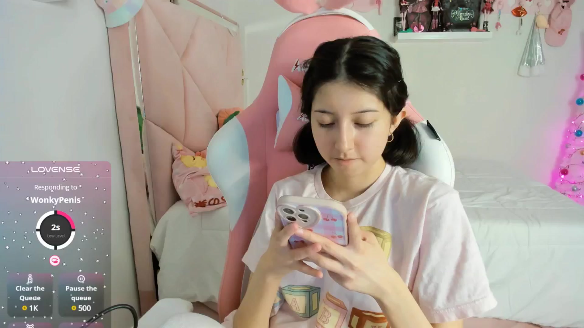 Gallery image thumbnail from Cherrycute666's myfreecams stream on, 12/06/2024, 08:07 image 9 of 20