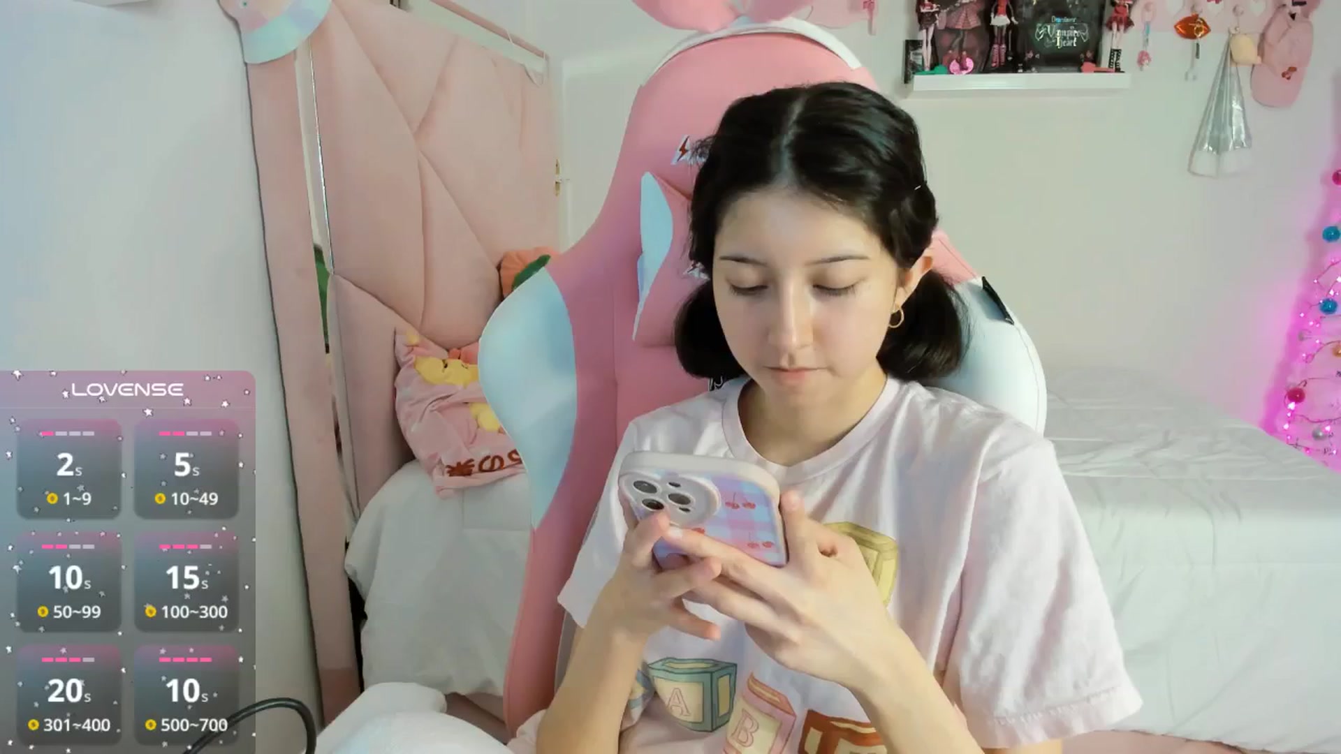 Gallery image thumbnail from Cherrycute666's myfreecams stream on, 12/06/2024, 08:07 image 8 of 20