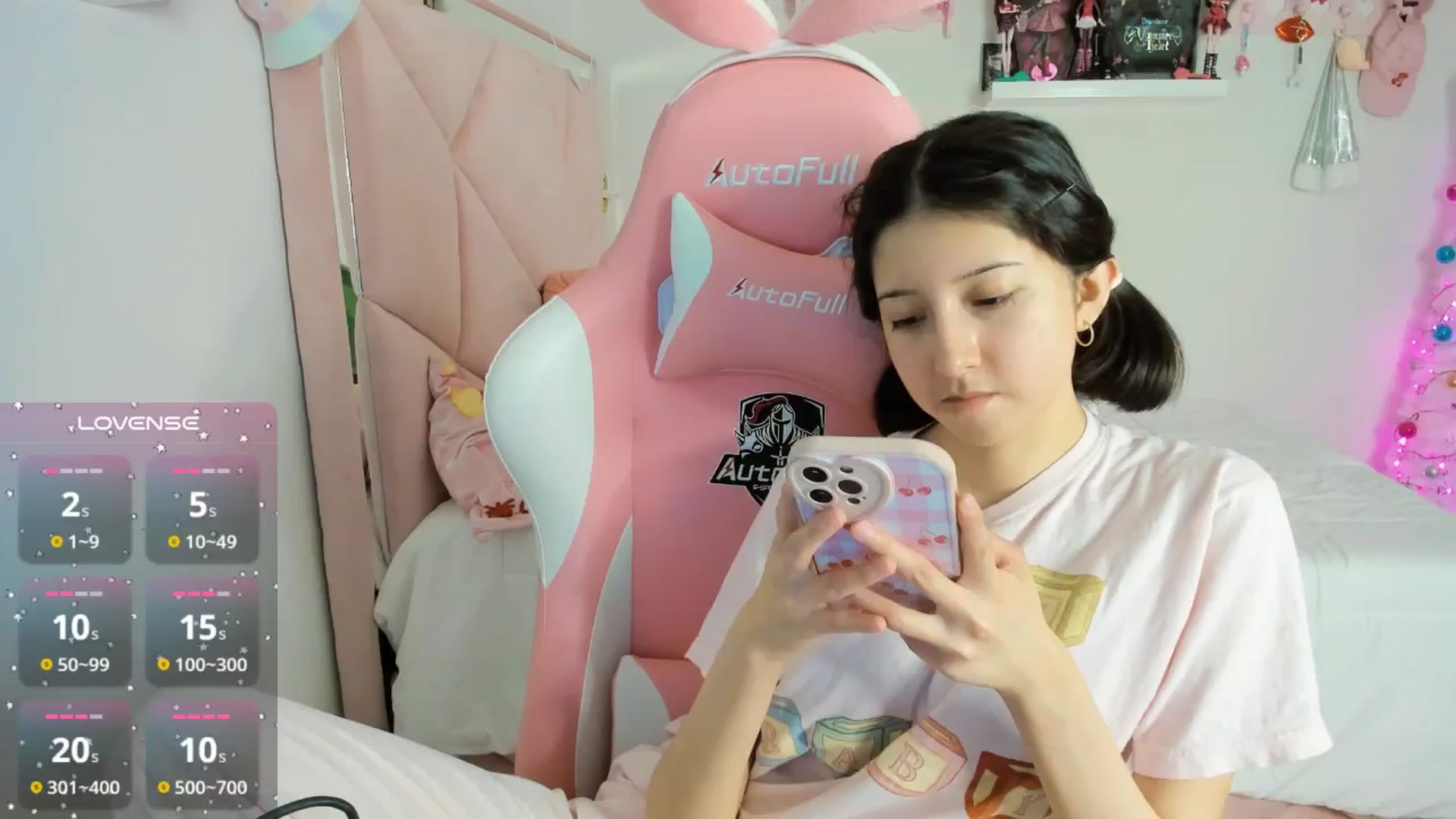Gallery image thumbnail from Cherrycute666's myfreecams stream on, 12/06/2024, 08:07 image 12 of 20