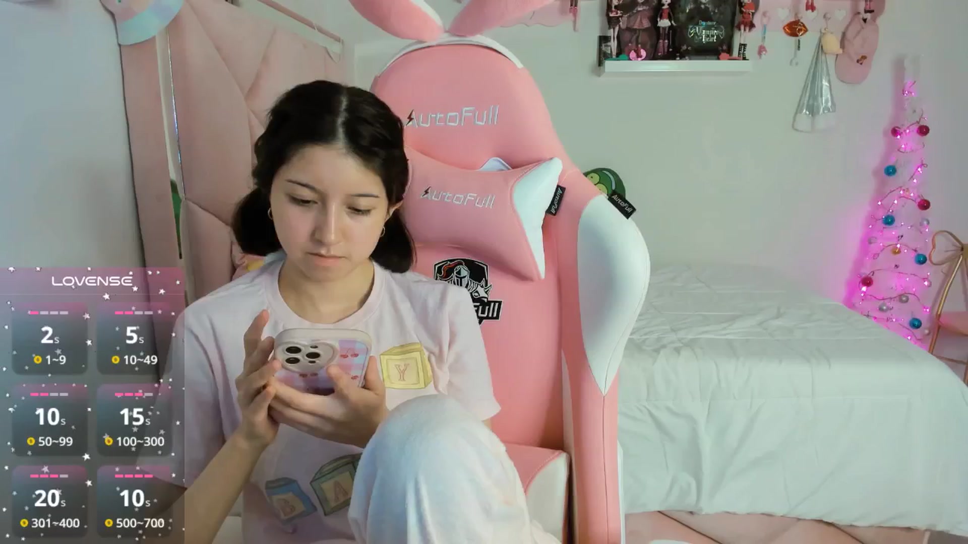 Gallery image thumbnail from Cherrycute666's myfreecams stream on, 12/06/2024, 08:07 image 18 of 20