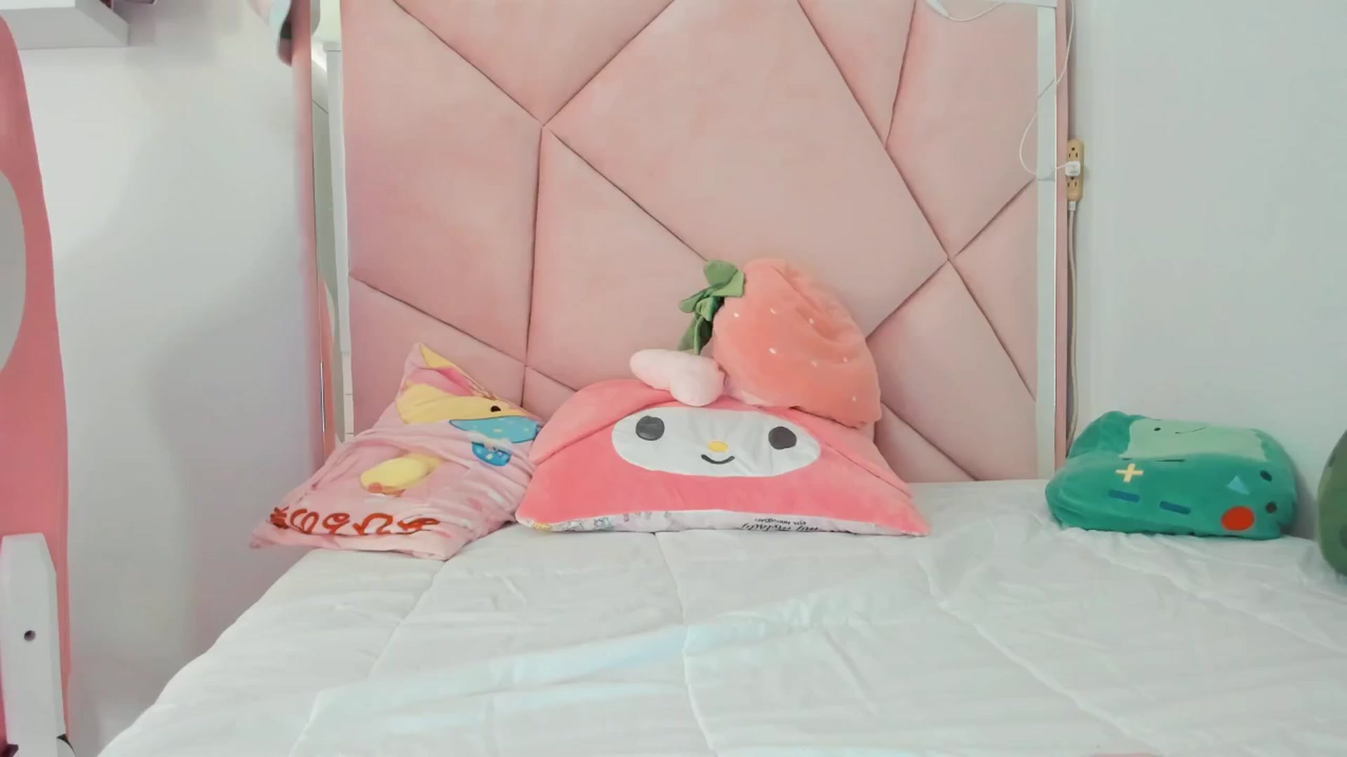 Gallery image thumbnail from Cherrycute666's myfreecams stream on, 12/06/2024, 14:10 image 1 of 20