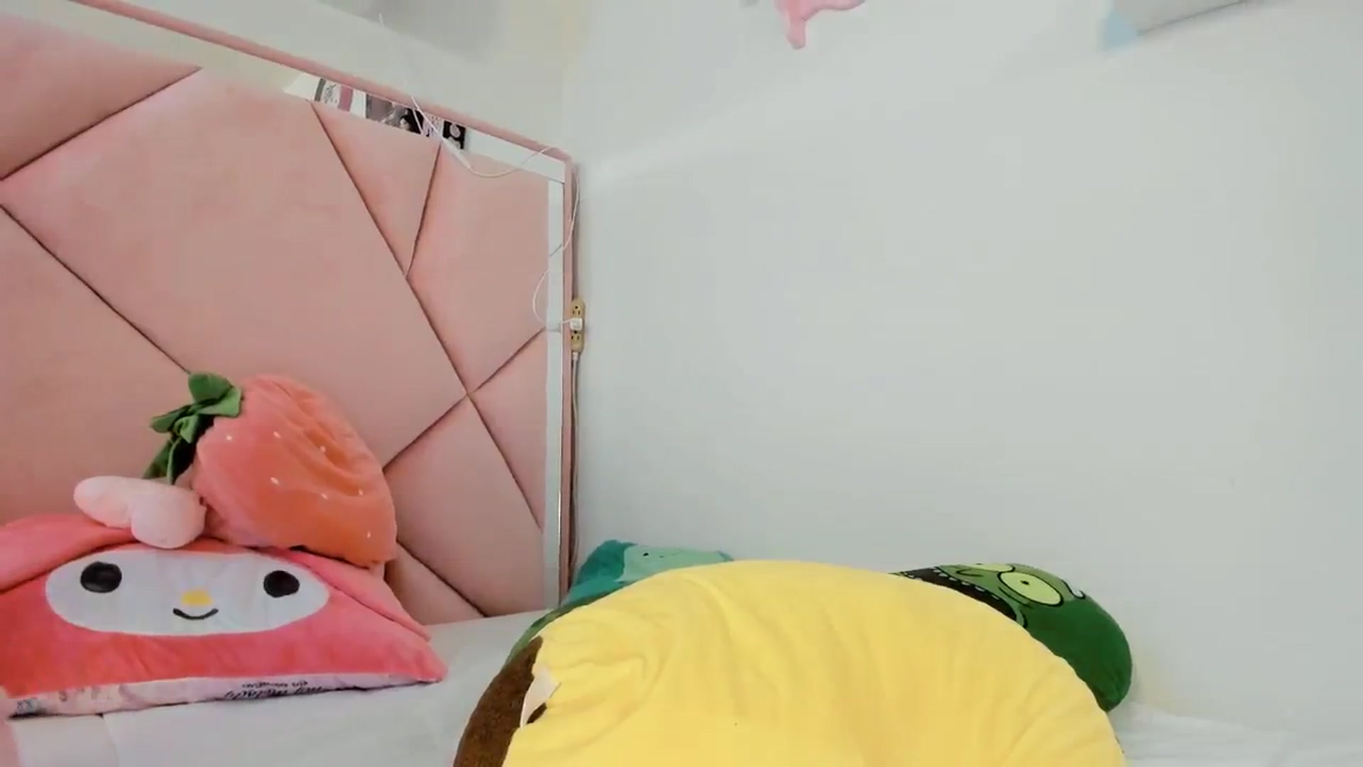 Gallery image thumbnail from Cherrycute666's myfreecams stream on, 12/06/2024, 14:10 image 19 of 20