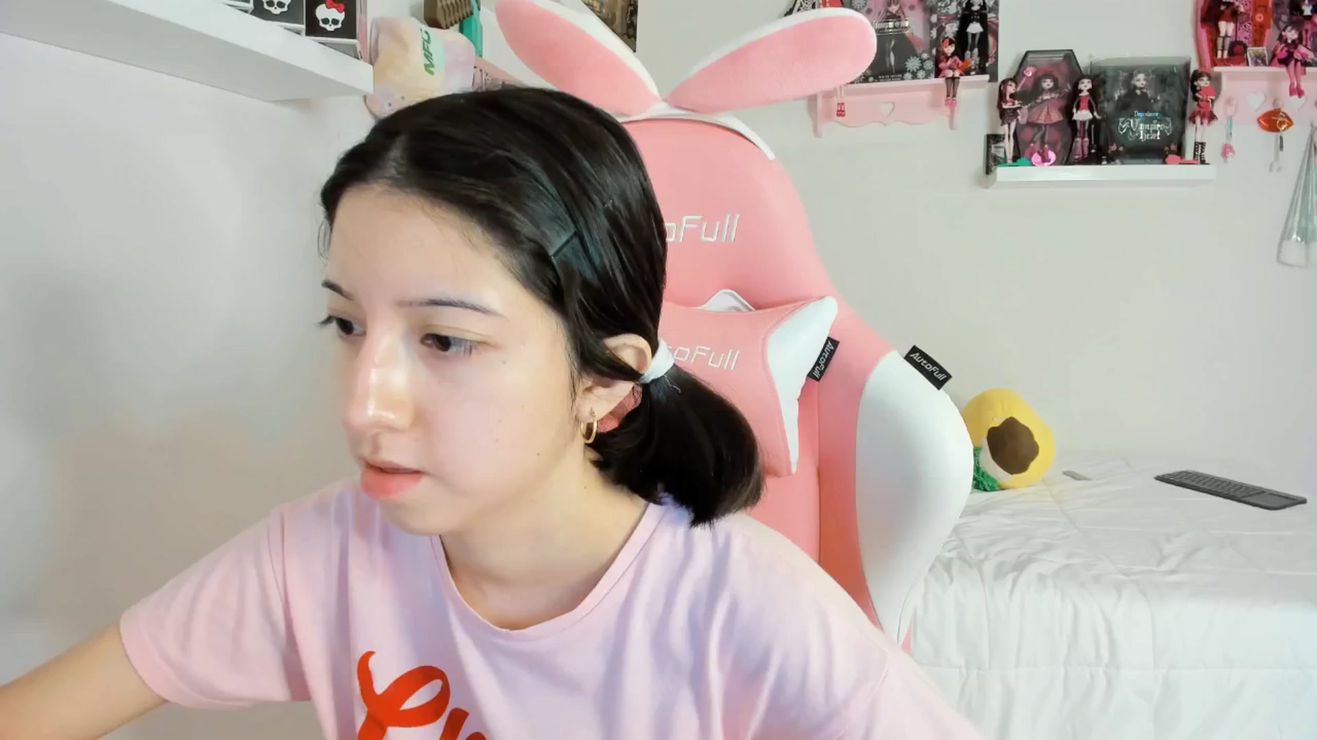 Gallery image thumbnail from Cherrycute666's myfreecams stream on, 12/07/2024, 07:34 image 1 of 20
