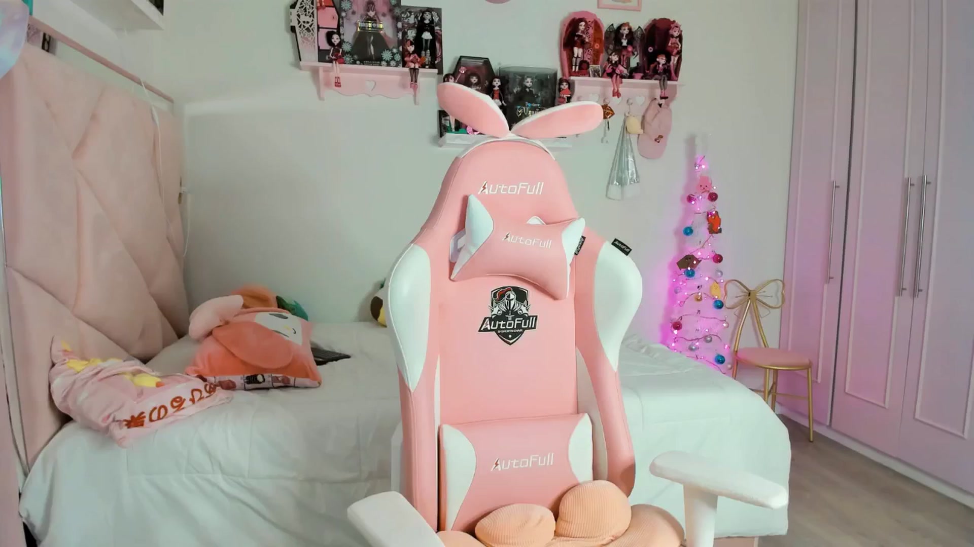 Gallery image thumbnail from Cherrycute666's myfreecams stream on, 12/07/2024, 10:26 image 4 of 20