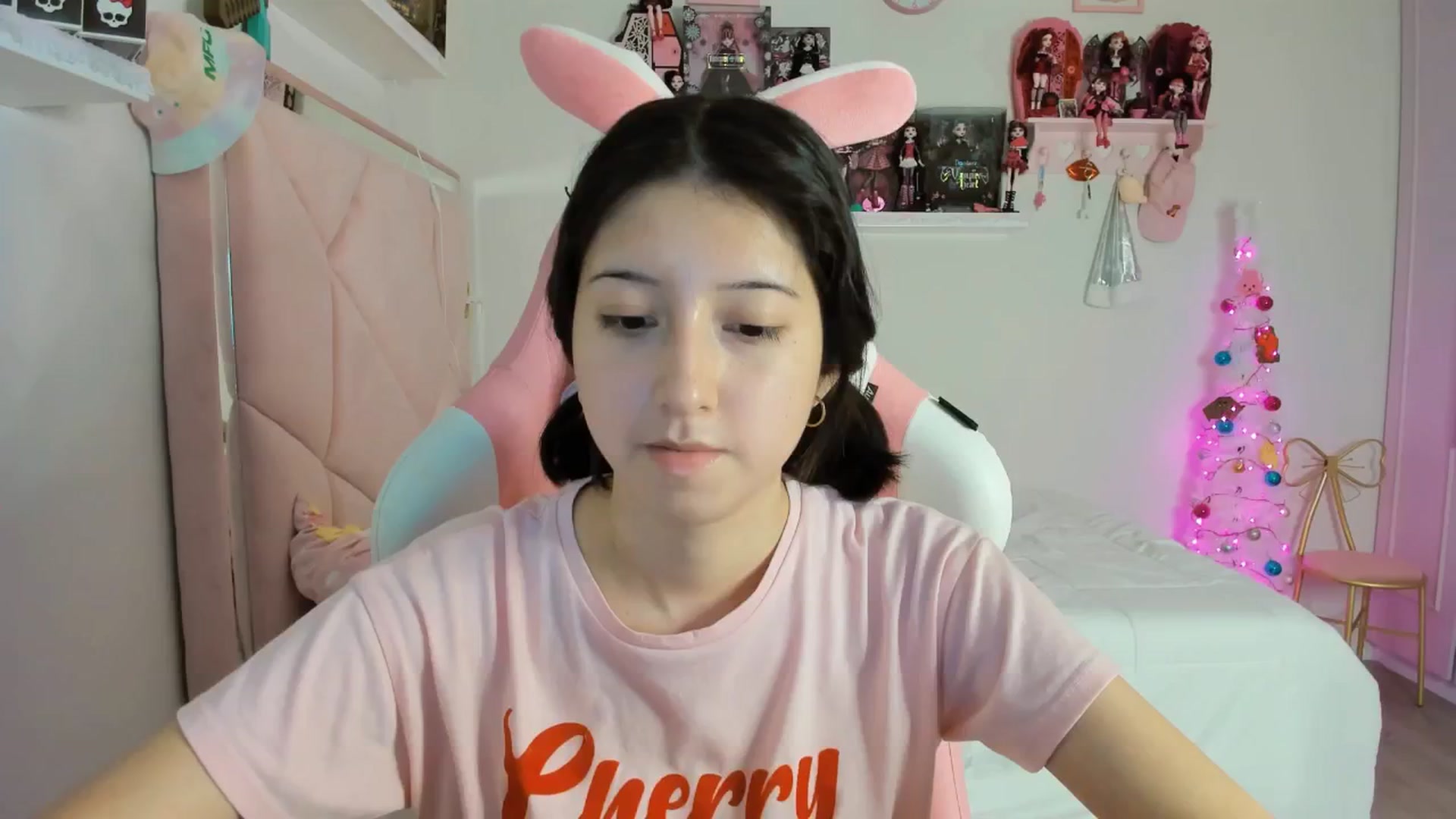 Gallery image thumbnail from Cherrycute666's myfreecams stream on, 12/07/2024, 10:26 image 2 of 20