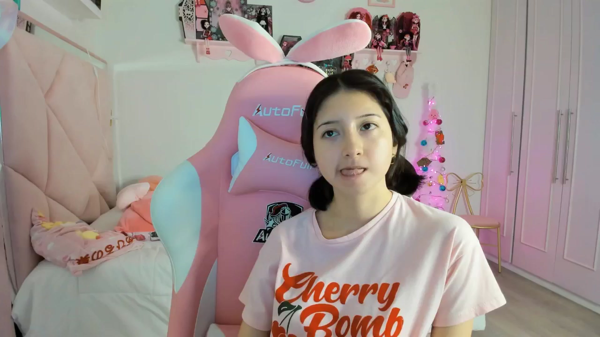 Gallery image thumbnail from Cherrycute666's myfreecams stream on, 12/07/2024, 10:26 image 3 of 20