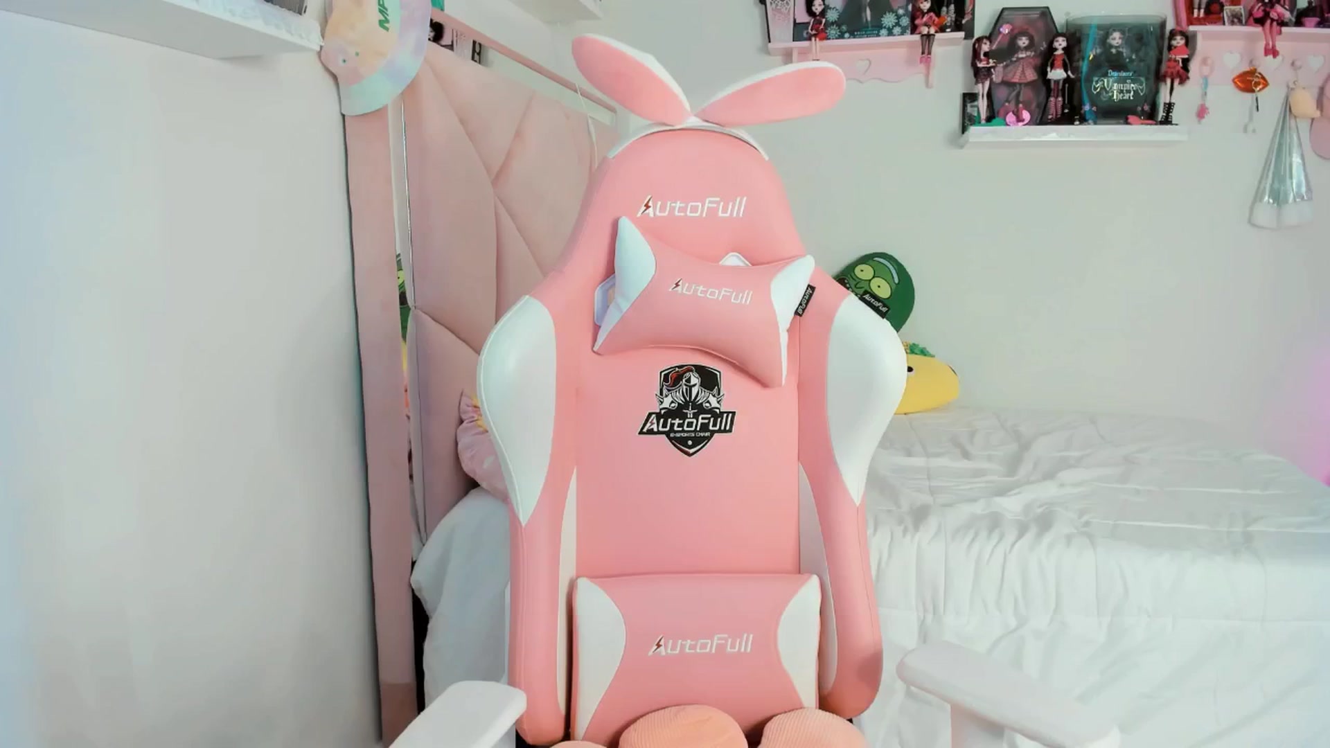 Gallery image thumbnail from Cherrycute666's myfreecams stream on, 12/07/2024, 14:27 image 14 of 20