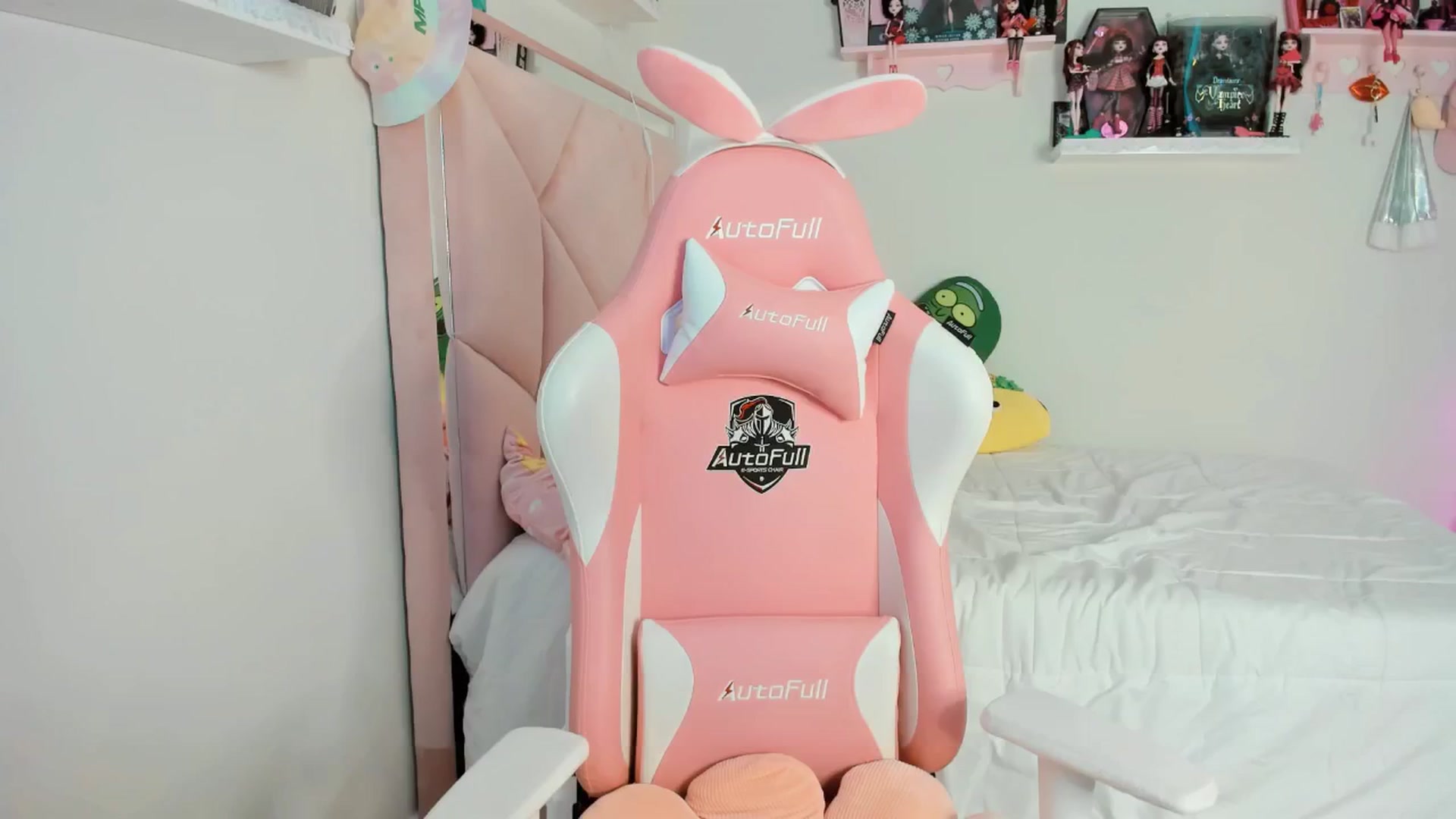 Gallery image thumbnail from Cherrycute666's myfreecams stream on, 12/07/2024, 14:27 image 11 of 20