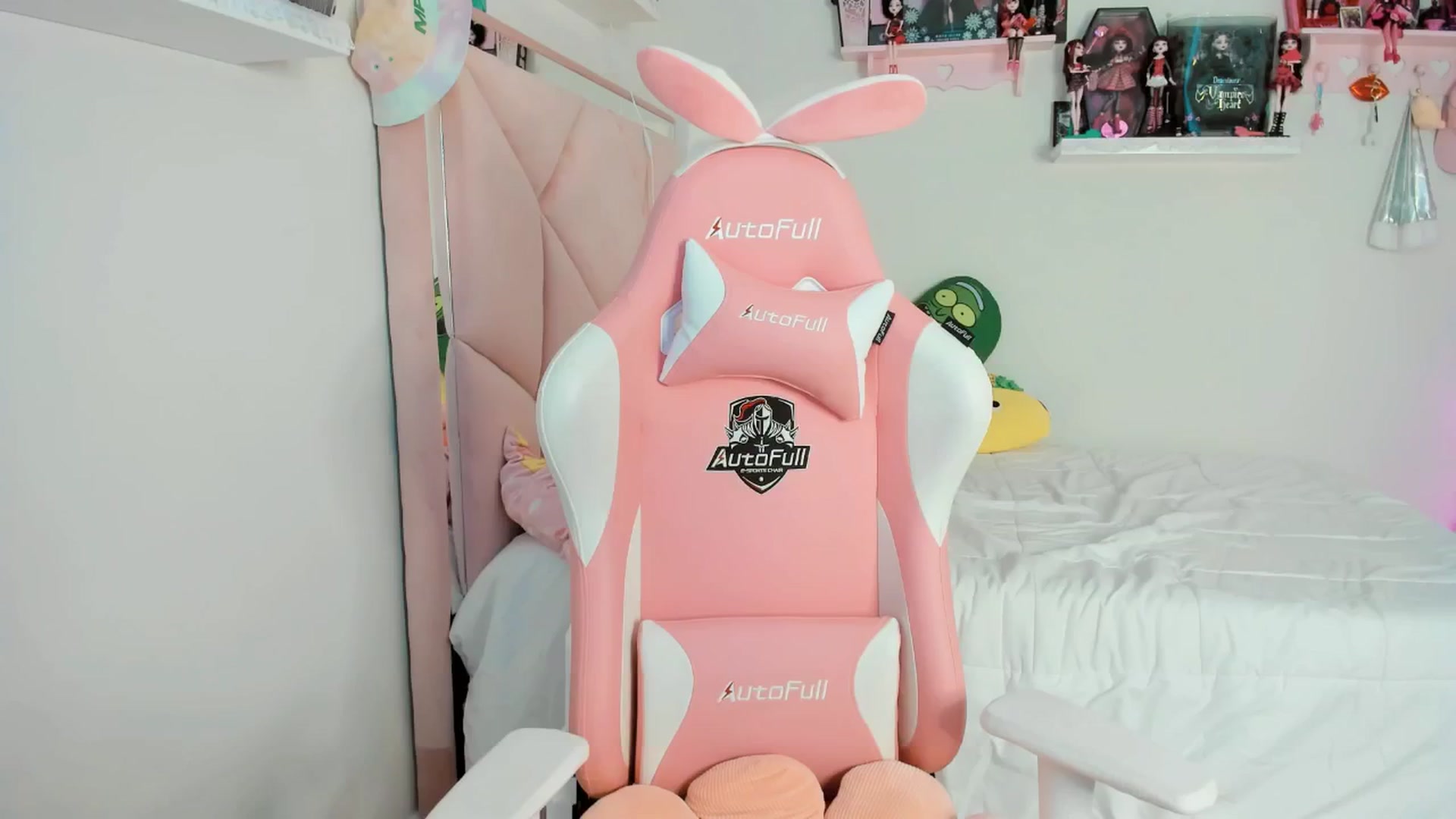 Gallery image thumbnail from Cherrycute666's myfreecams stream on, 12/07/2024, 14:27 image 10 of 20