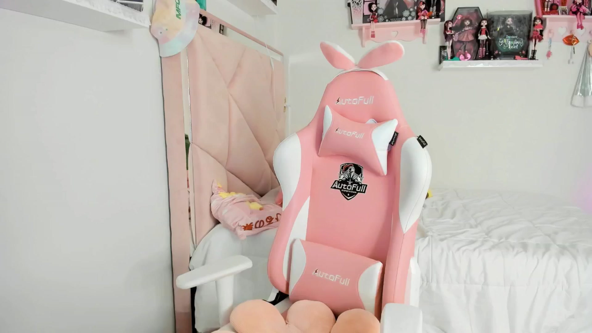 Gallery image thumbnail from Cherrycute666's myfreecams stream on, 12/08/2024, 03:02 image 18 of 20