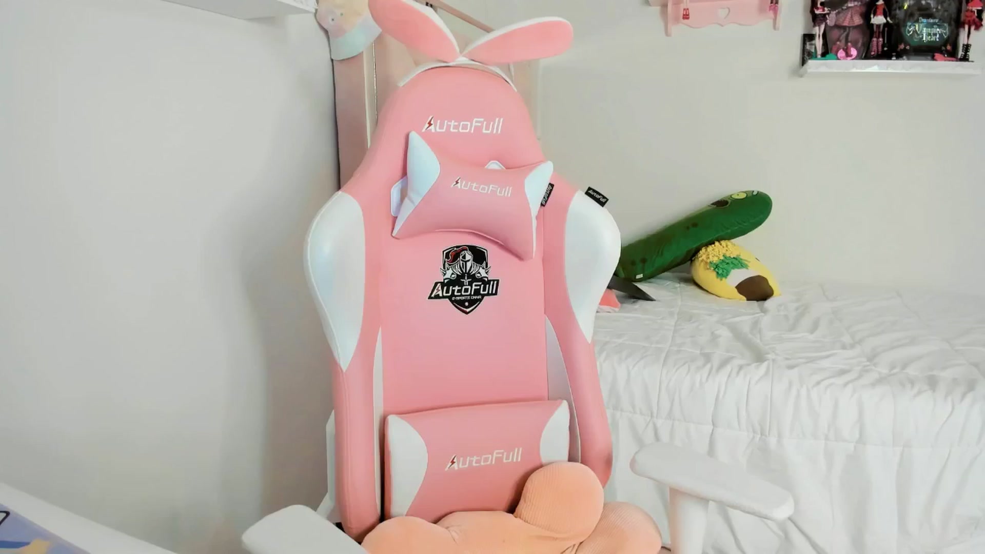 Gallery image thumbnail from Cherrycute666's myfreecams stream on, 12/08/2024, 03:02 image 4 of 20