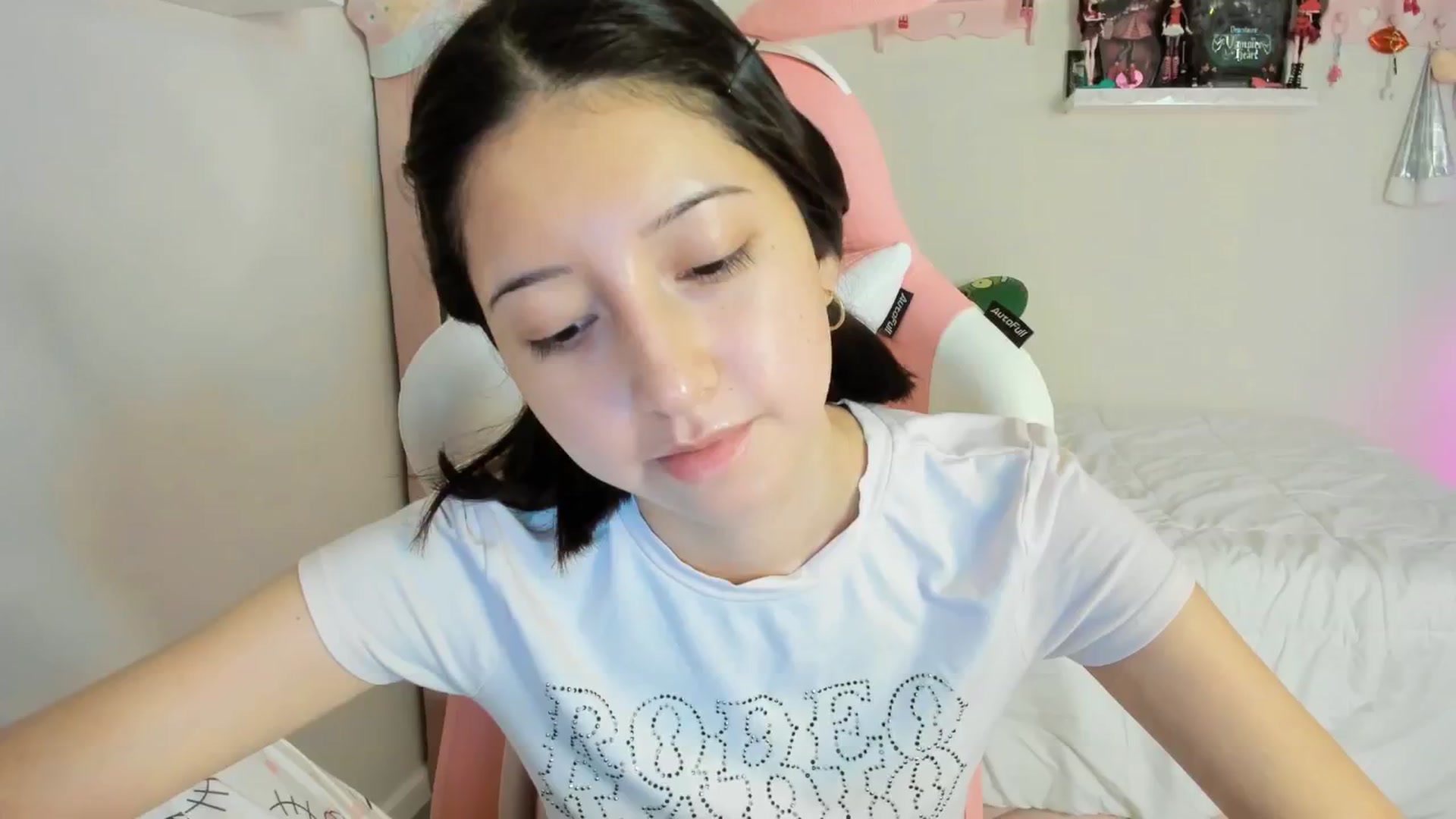 Gallery image thumbnail from Cherrycute666's myfreecams stream on, 12/08/2024, 03:02 image 10 of 20