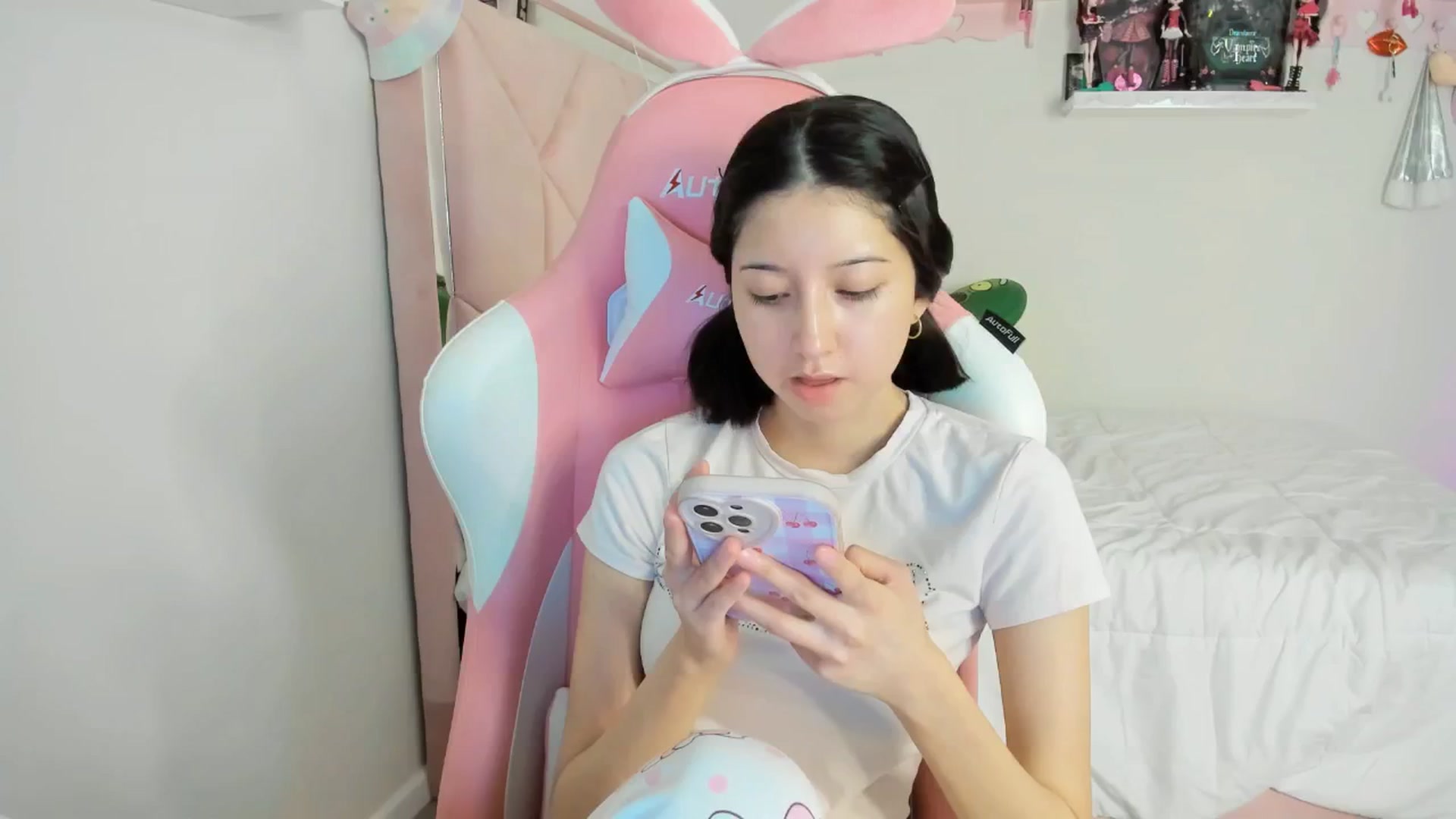 Gallery image thumbnail from Cherrycute666's myfreecams stream on, 12/08/2024, 03:02 image 9 of 20