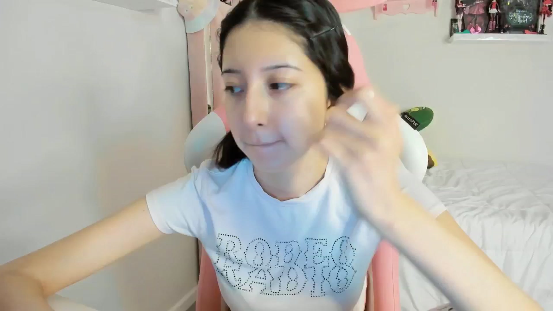 Gallery image thumbnail from Cherrycute666's myfreecams stream on, 12/08/2024, 03:02 image 6 of 20