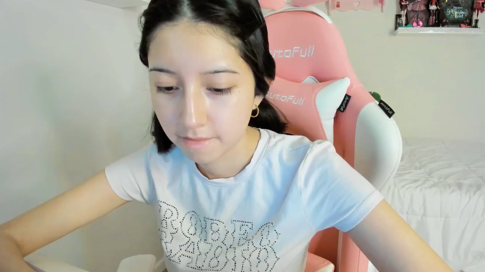 Gallery image thumbnail from Cherrycute666's myfreecams stream on, 12/08/2024, 03:02 image 2 of 20