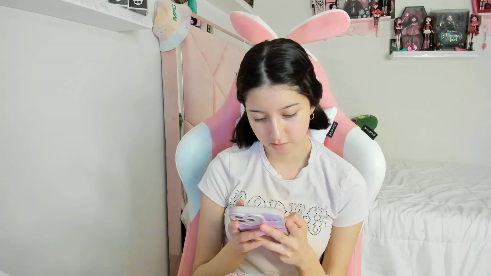 Gallery image thumbnail from Cherrycute666's myfreecams stream on, 12/08/2024, 03:02 image 12 of 20