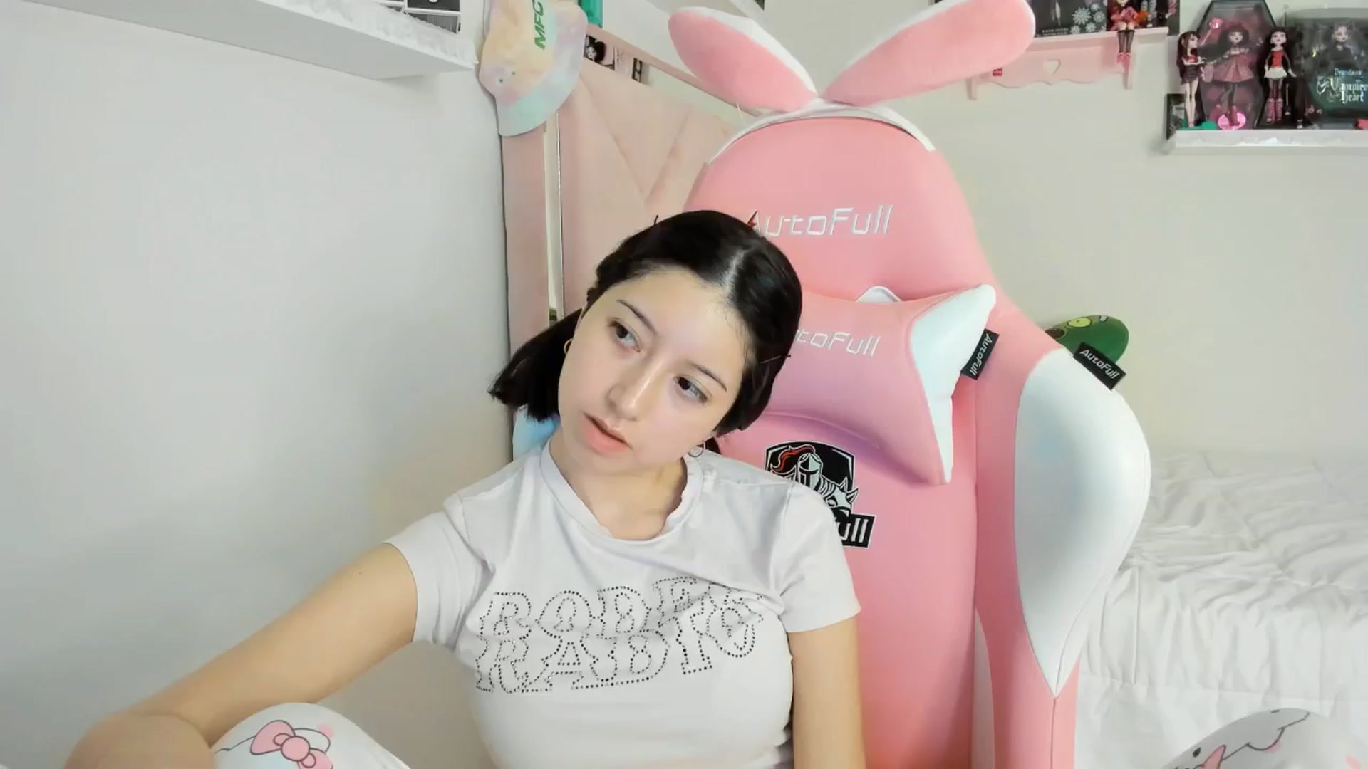 Gallery image thumbnail from Cherrycute666's myfreecams stream on, 12/08/2024, 03:02 image 15 of 20