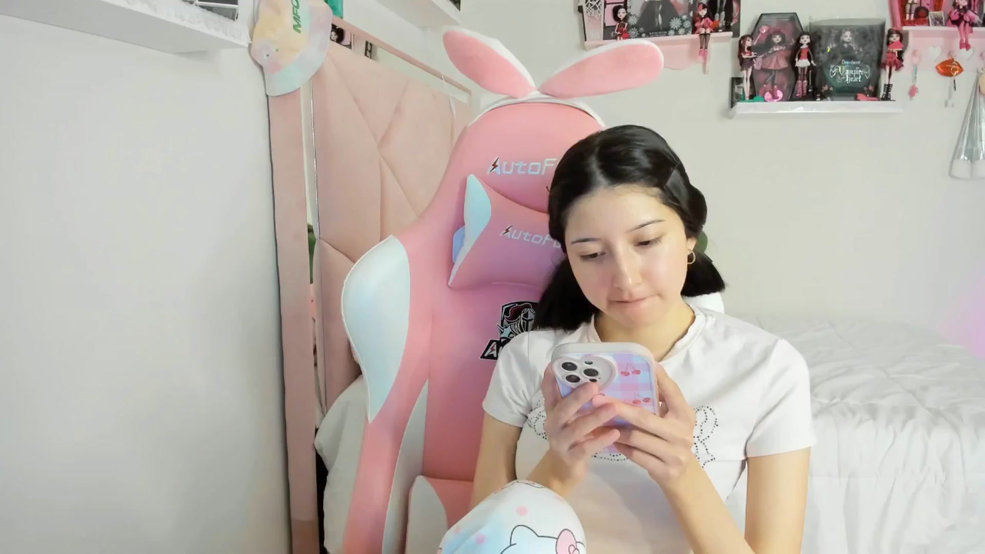 Gallery image thumbnail from Cherrycute666's myfreecams stream on, 12/08/2024, 03:02 image 17 of 20