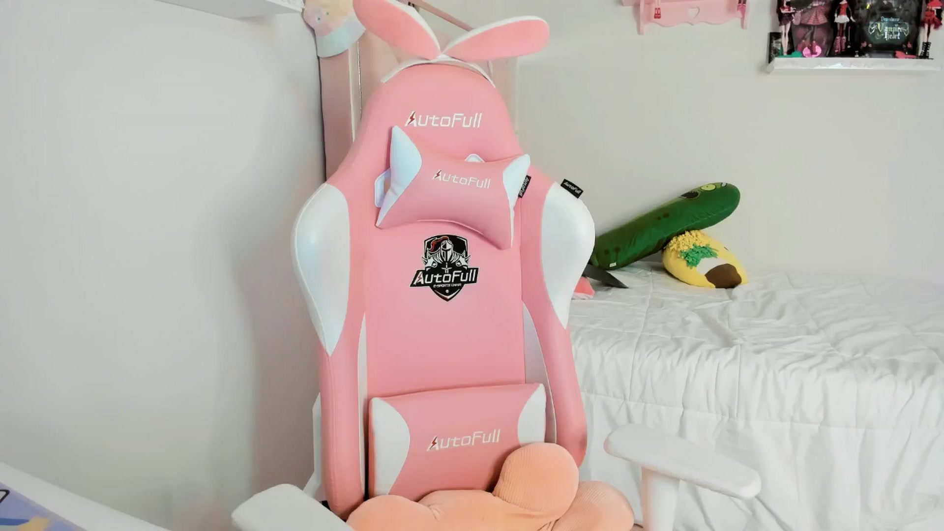 Gallery image thumbnail from Cherrycute666's myfreecams stream on, 12/08/2024, 03:02 image 3 of 20