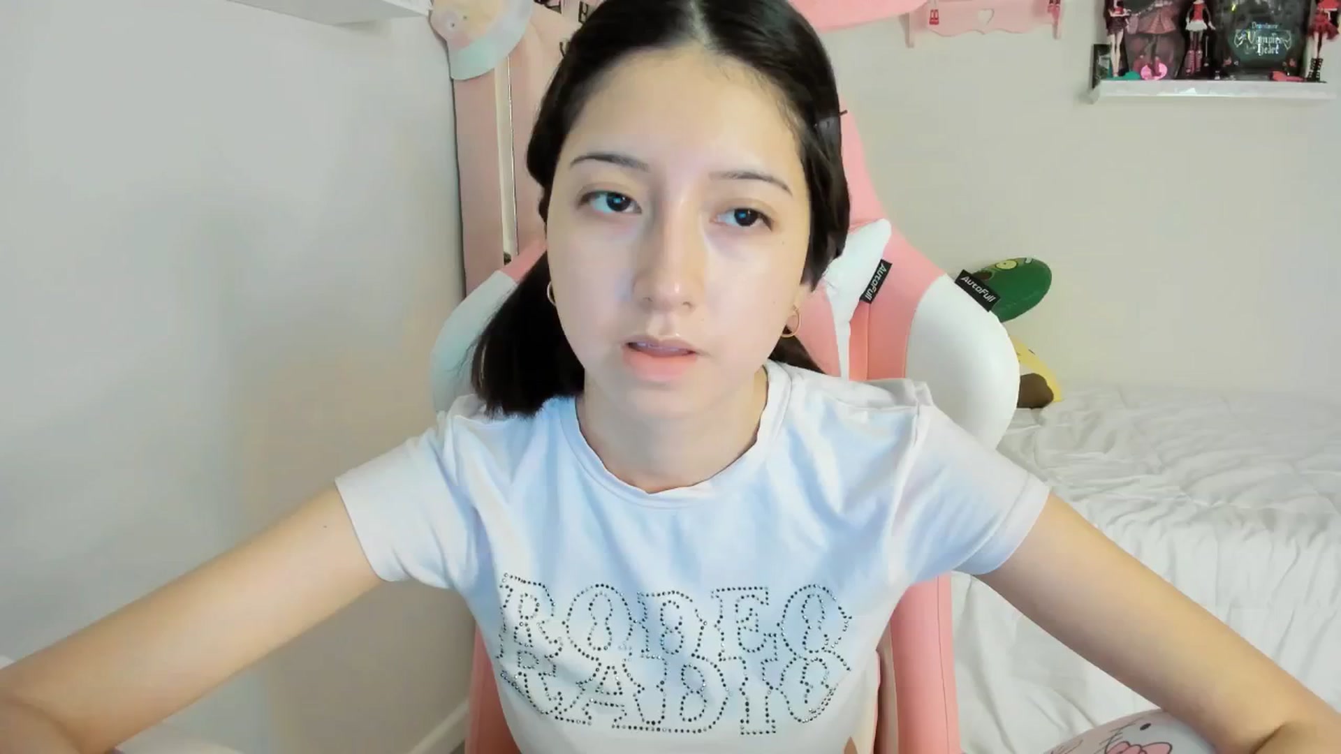 Gallery image thumbnail from Cherrycute666's myfreecams stream on, 12/08/2024, 03:02 image 7 of 20