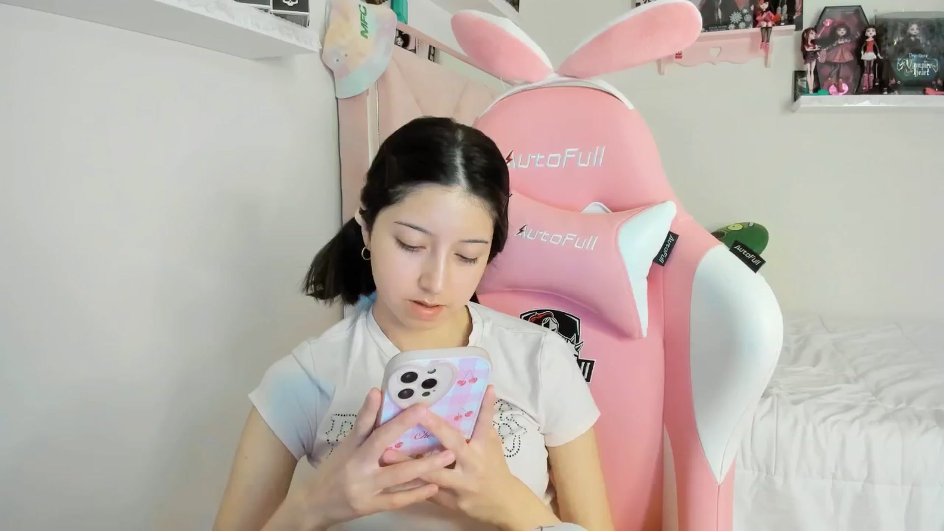 Gallery image thumbnail from Cherrycute666's myfreecams stream on, 12/08/2024, 03:02 image 14 of 20