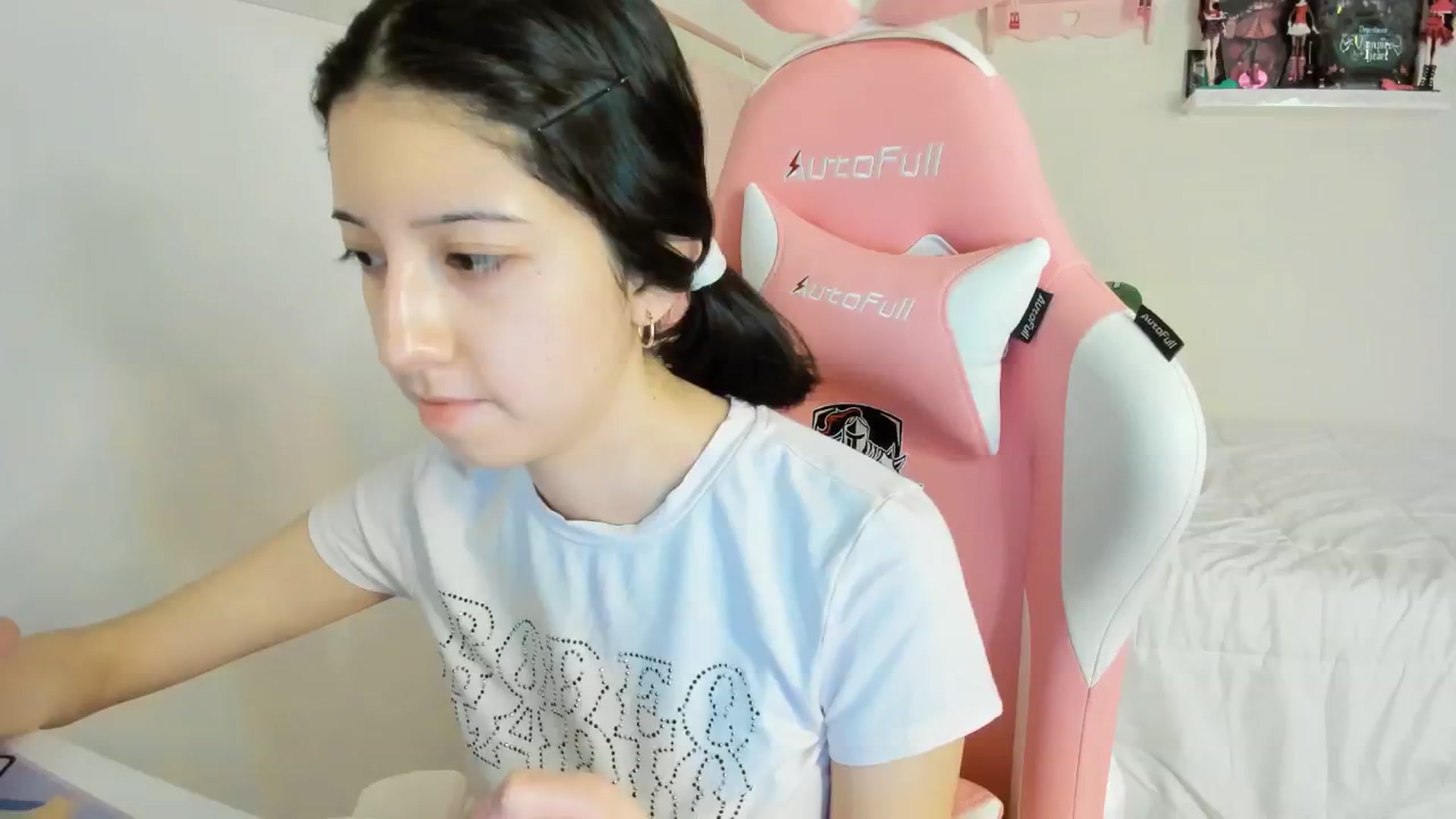 Gallery image thumbnail from Cherrycute666's myfreecams stream on, 12/08/2024, 03:02 image 1 of 20