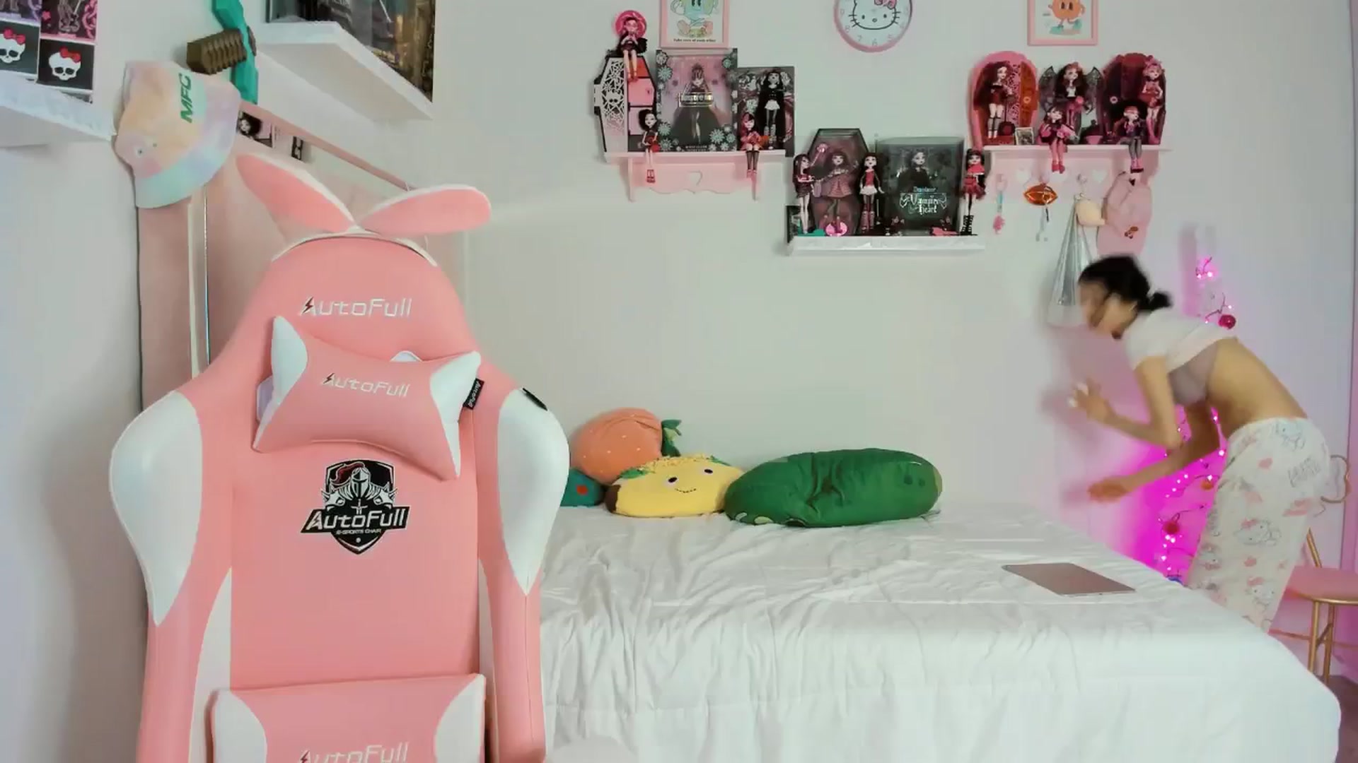 Gallery image thumbnail from Cherrycute666's myfreecams stream on, 12/08/2024, 09:14 image 6 of 20
