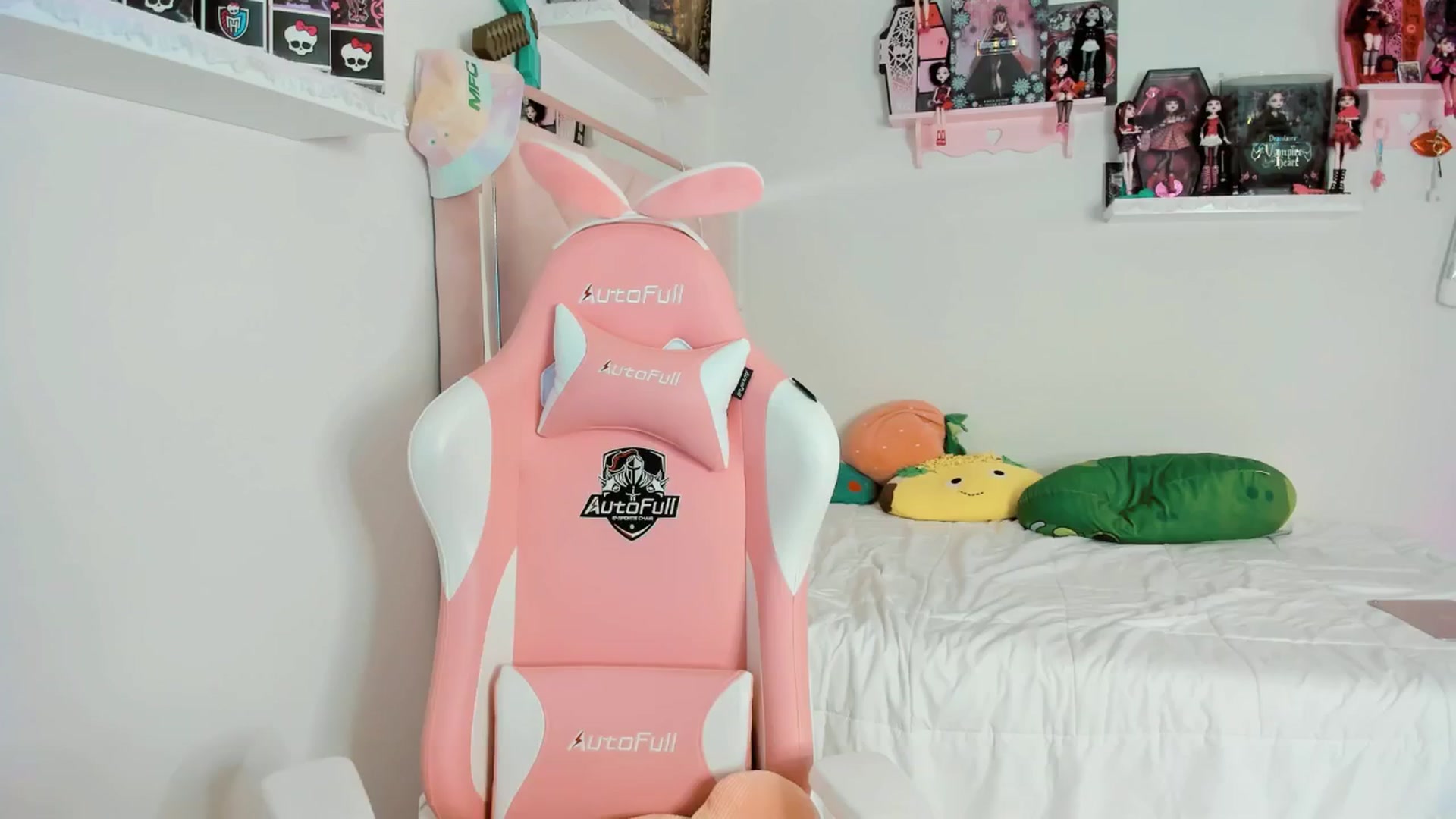 Gallery image thumbnail from Cherrycute666's myfreecams stream on, 12/08/2024, 09:14 image 5 of 20