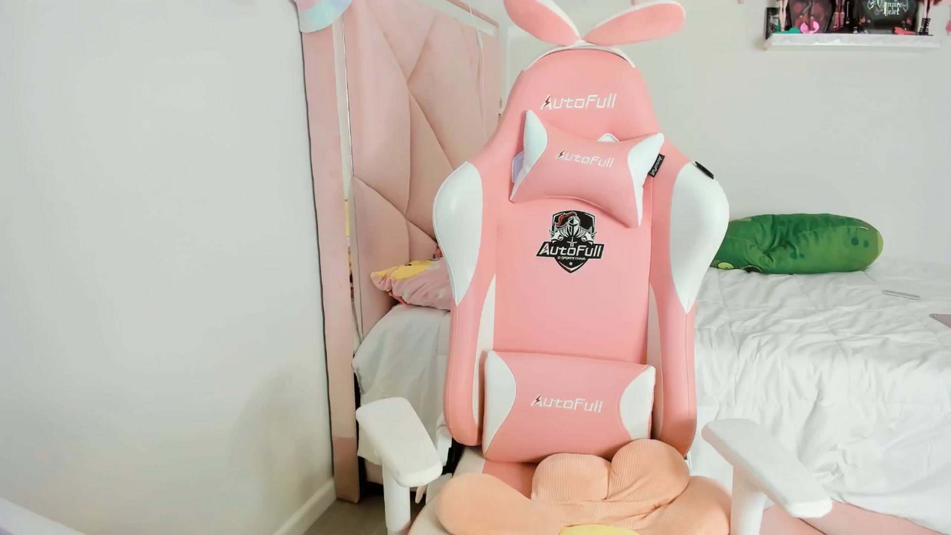 Gallery image thumbnail from Cherrycute666's myfreecams stream on, 12/08/2024, 10:58 image 16 of 20