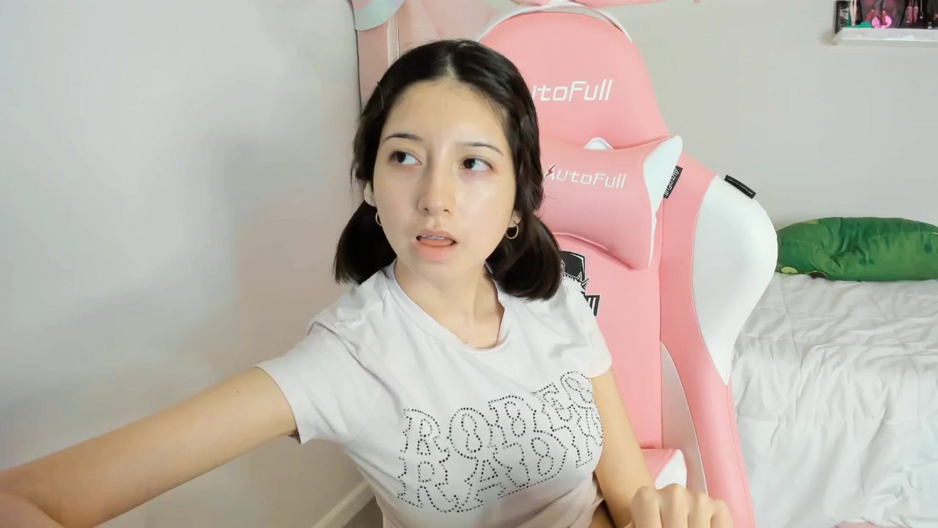 Gallery image thumbnail from Cherrycute666's myfreecams stream on, 12/08/2024, 10:58 image 10 of 20