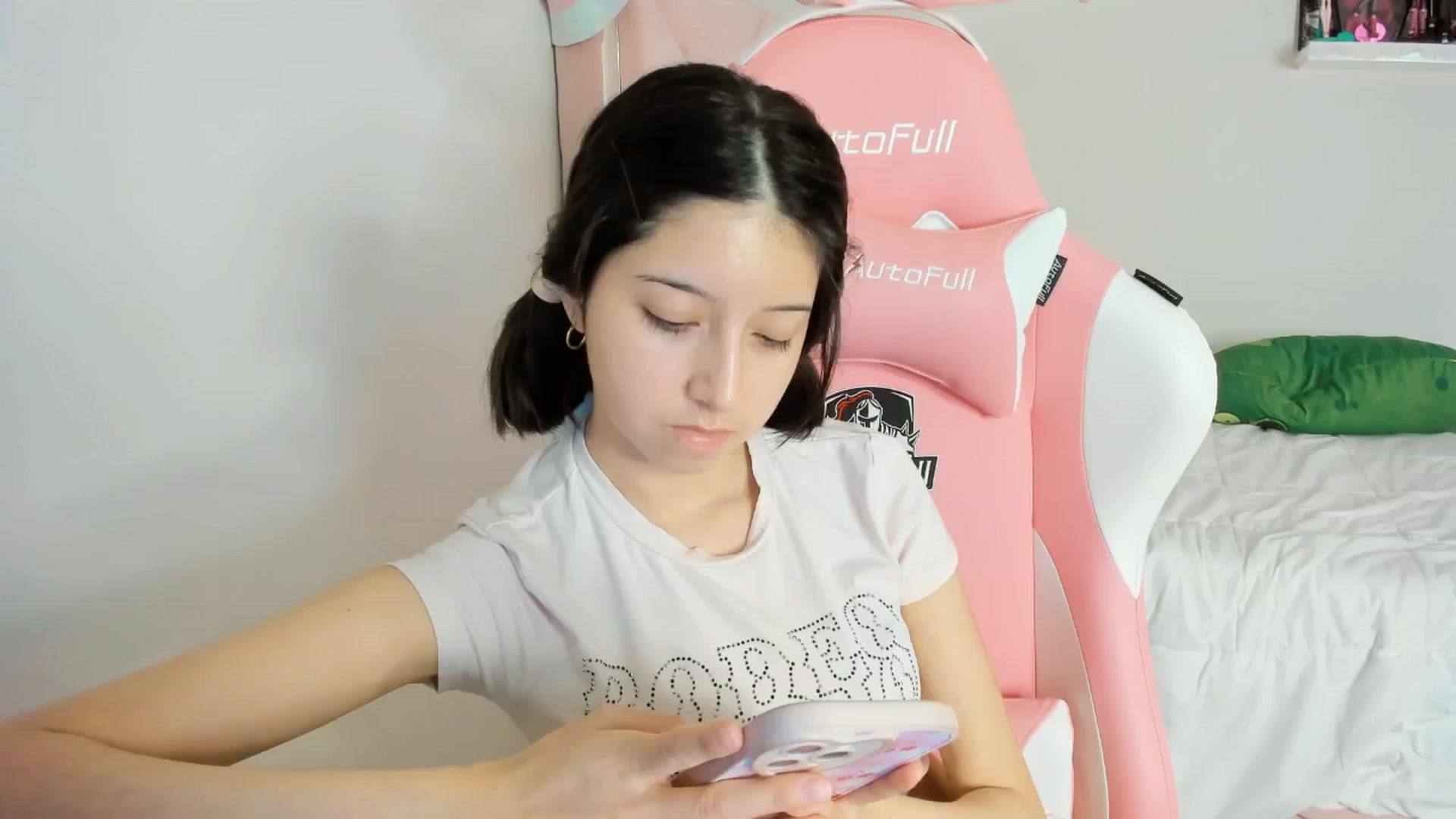 Gallery image thumbnail from Cherrycute666's myfreecams stream on, 12/08/2024, 10:58 image 11 of 20