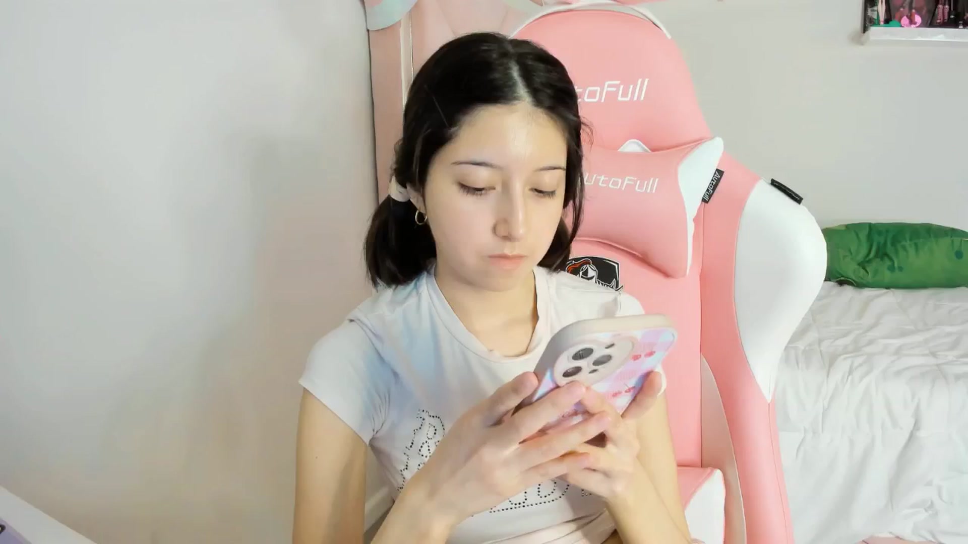 Gallery image thumbnail from Cherrycute666's myfreecams stream on, 12/08/2024, 10:58 image 14 of 20