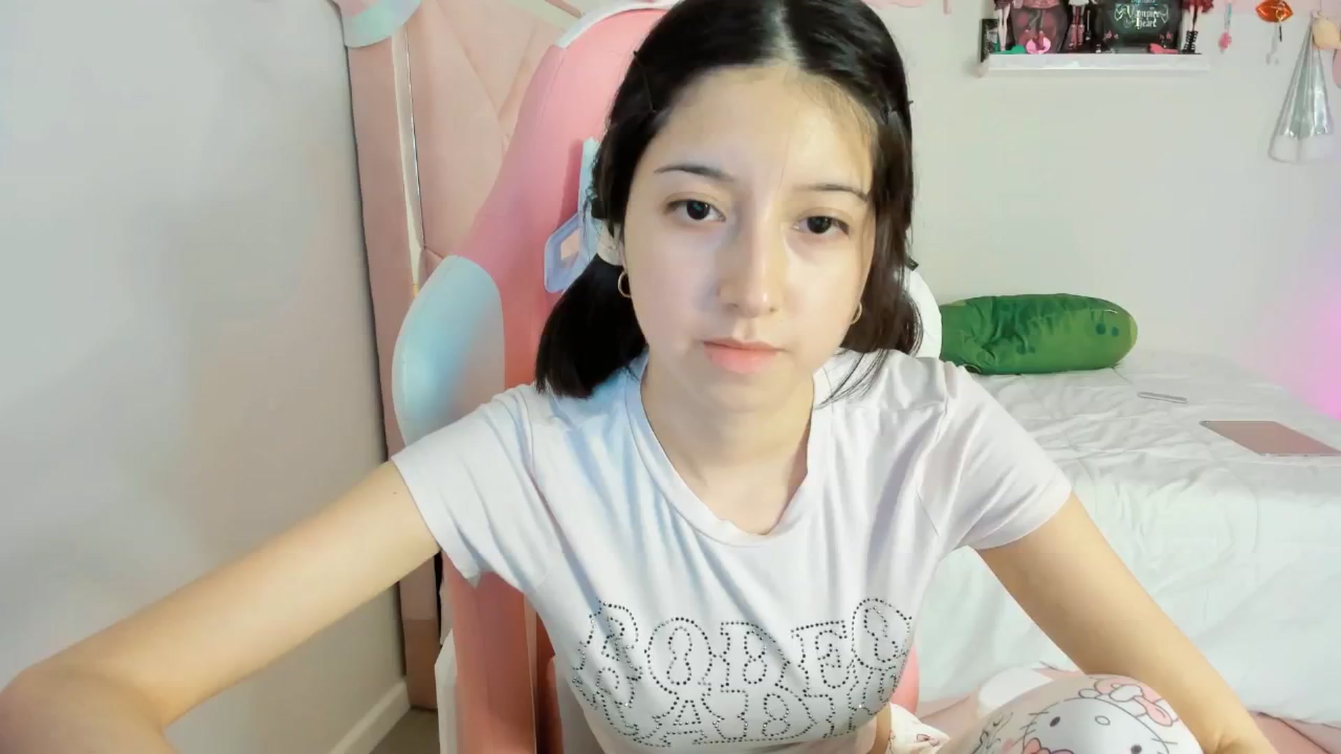 Gallery image thumbnail from Cherrycute666's myfreecams stream on, 12/08/2024, 10:58 image 4 of 20