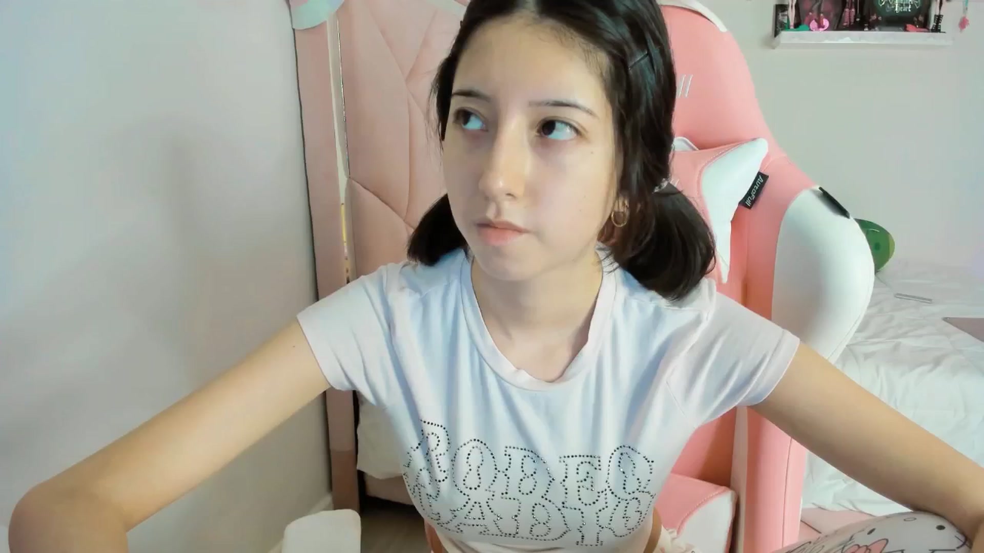 Gallery image thumbnail from Cherrycute666's myfreecams stream on, 12/08/2024, 10:58 image 8 of 20