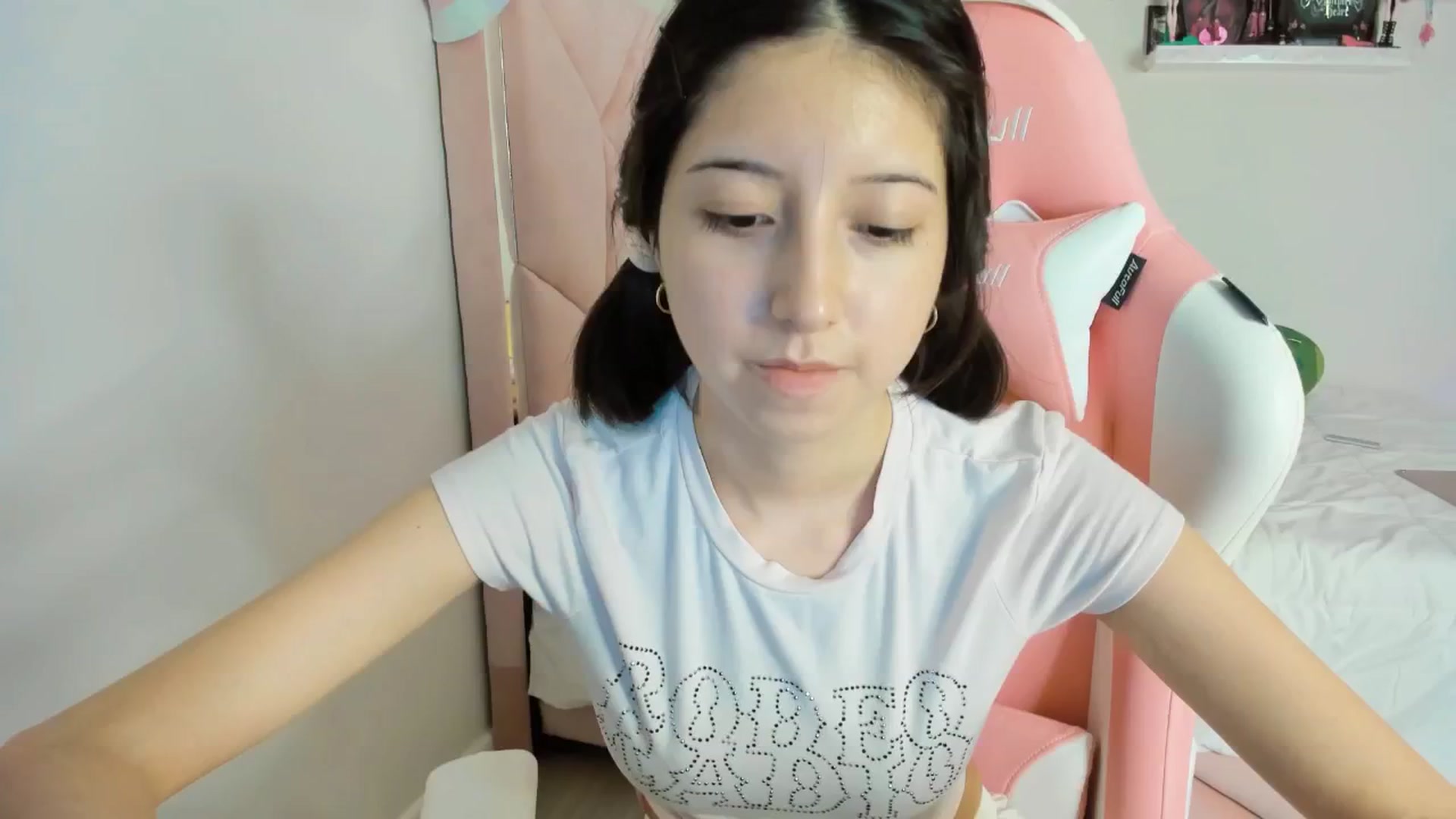 Gallery image thumbnail from Cherrycute666's myfreecams stream on, 12/08/2024, 10:58 image 9 of 20