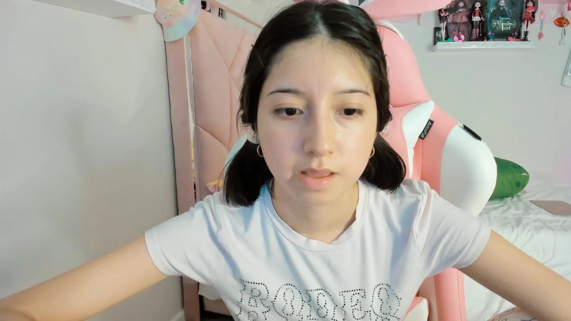 Gallery image thumbnail from Cherrycute666's myfreecams stream on, 12/08/2024, 13:35 image 20 of 20