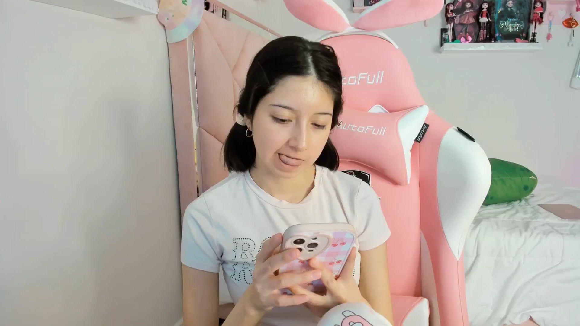 Gallery image thumbnail from Cherrycute666's myfreecams stream on, 12/08/2024, 13:35 image 18 of 20