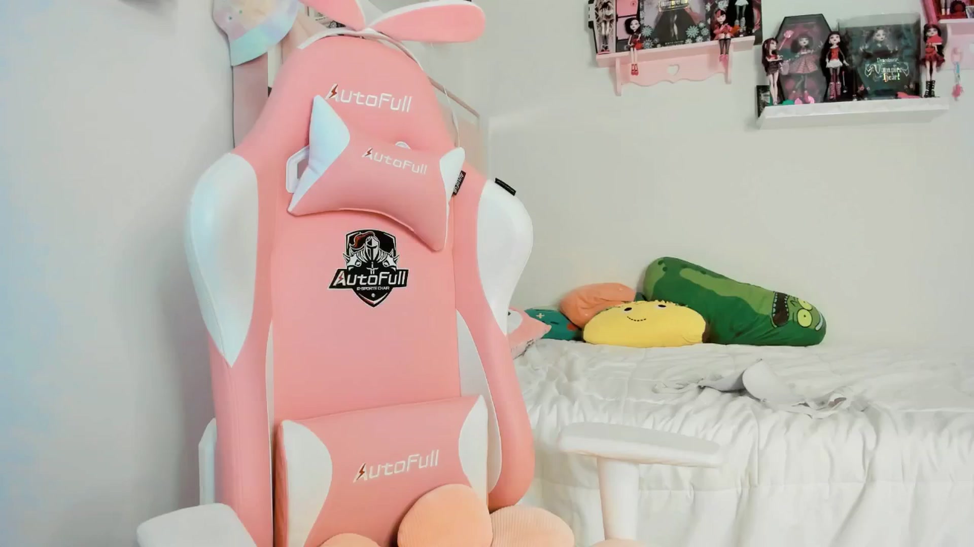 Gallery image thumbnail from Cherrycute666's myfreecams stream on, 12/09/2024, 05:37 image 10 of 20
