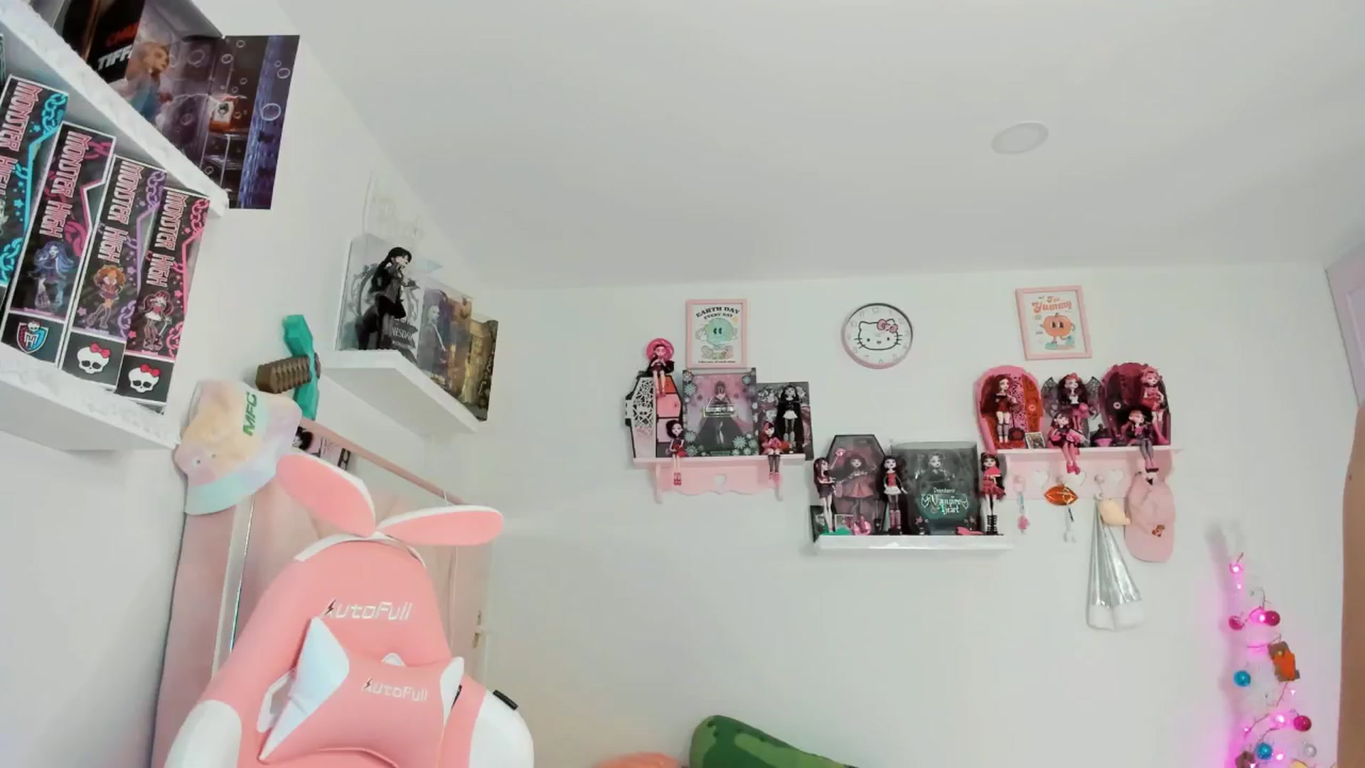 Gallery image thumbnail from Cherrycute666's myfreecams stream on, 12/09/2024, 05:37 image 14 of 20