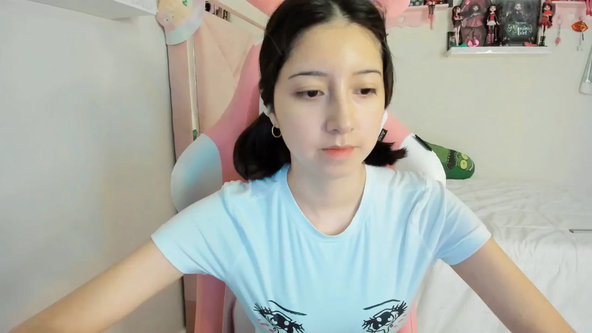Gallery image thumbnail from Cherrycute666's myfreecams stream on, 12/09/2024, 05:37 image 1 of 20