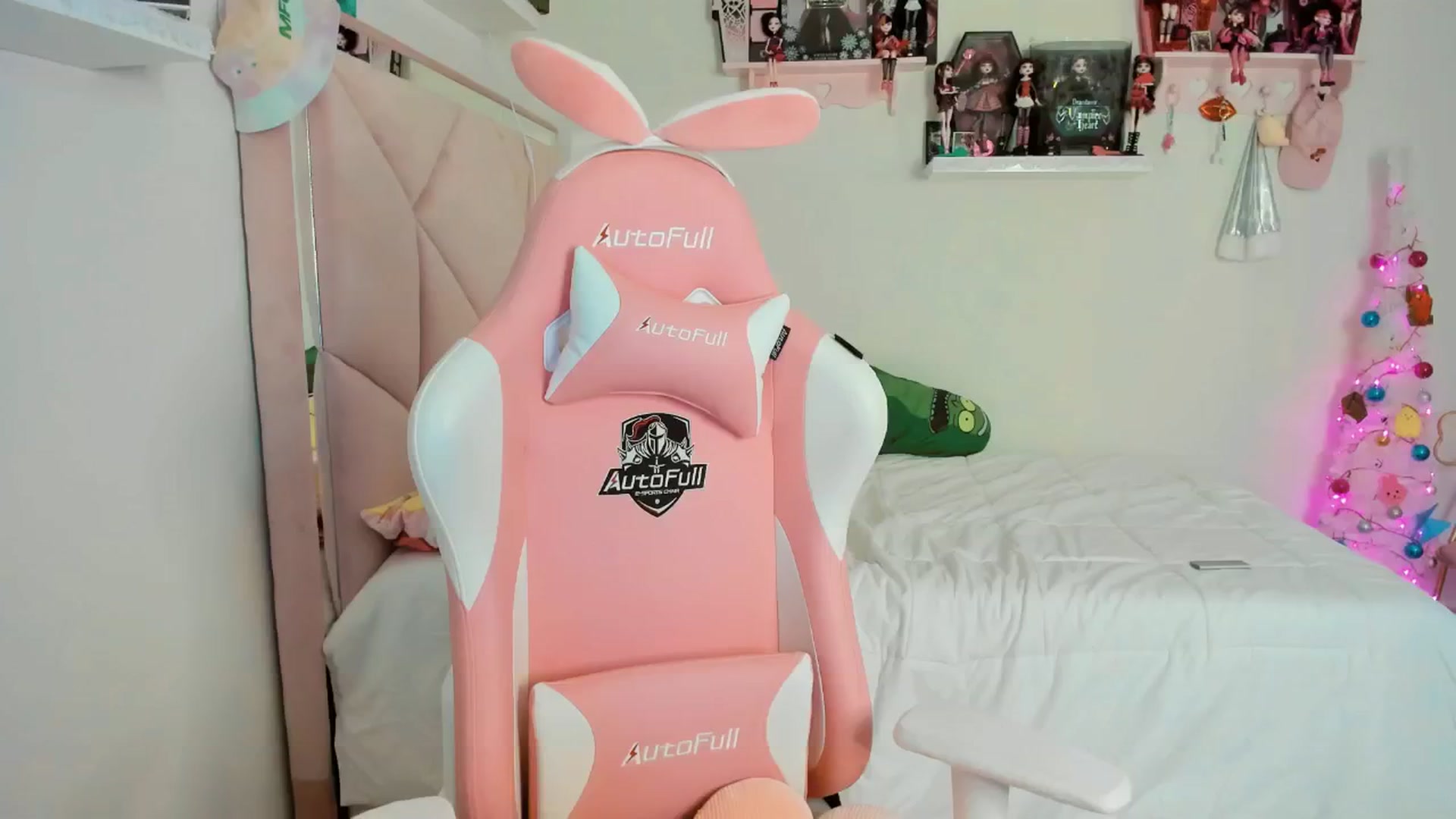 Gallery image thumbnail from Cherrycute666's myfreecams stream on, 12/09/2024, 05:37 image 19 of 20