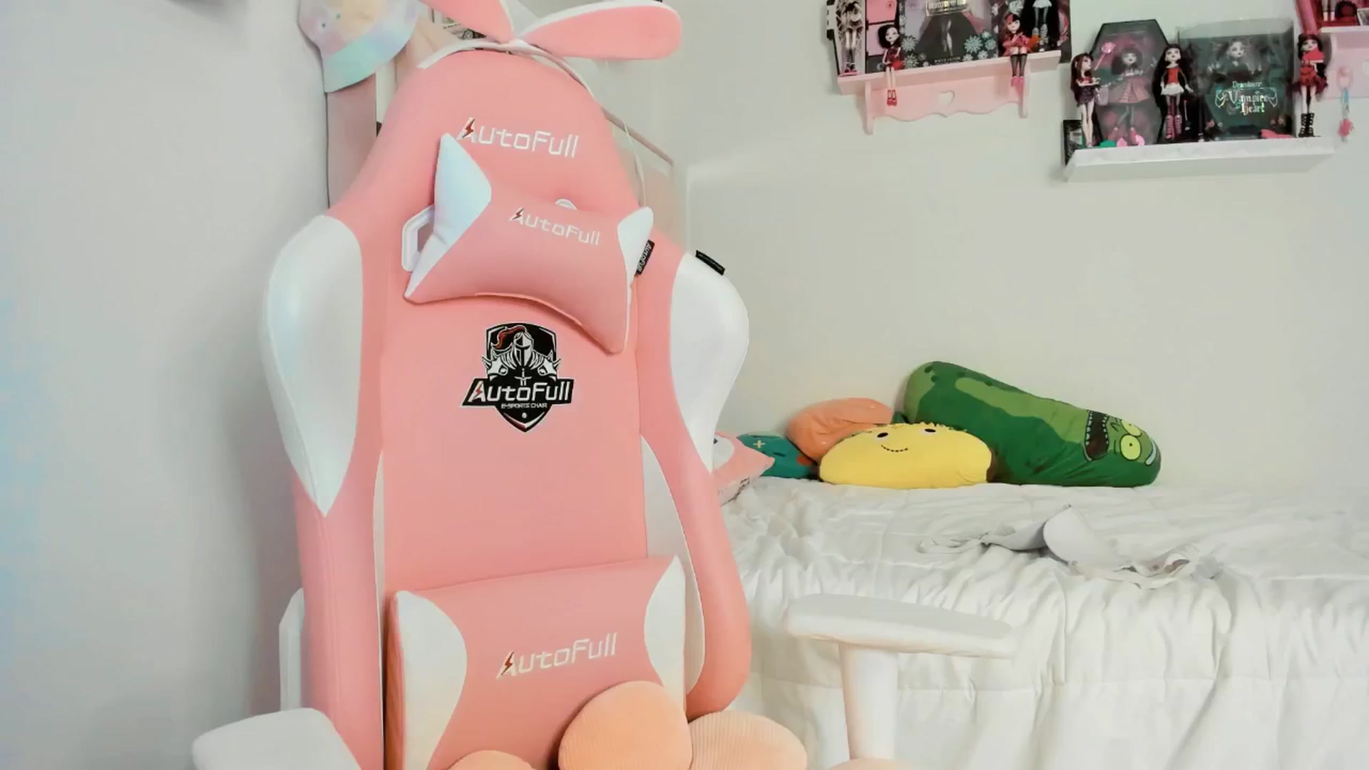 Gallery image thumbnail from Cherrycute666's myfreecams stream on, 12/09/2024, 05:37 image 11 of 20