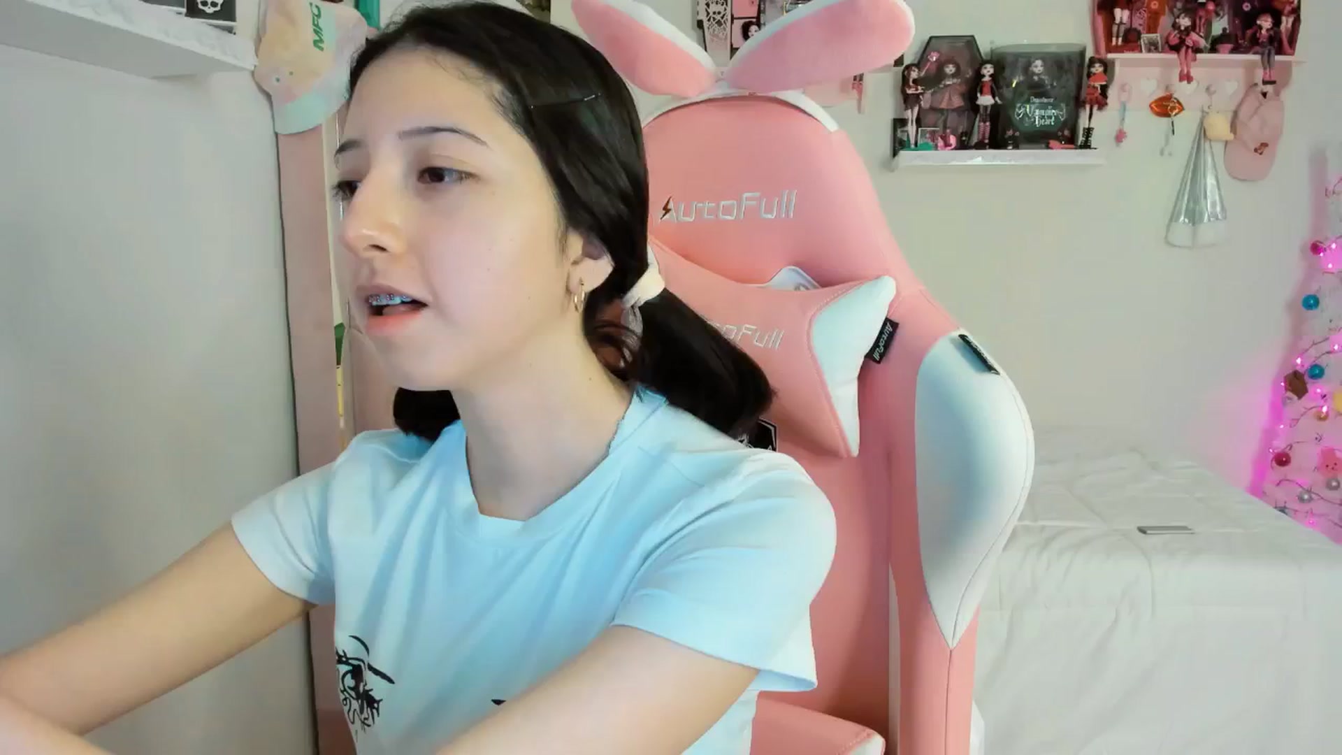 Gallery image thumbnail from Cherrycute666's myfreecams stream on, 12/09/2024, 05:37 image 17 of 20
